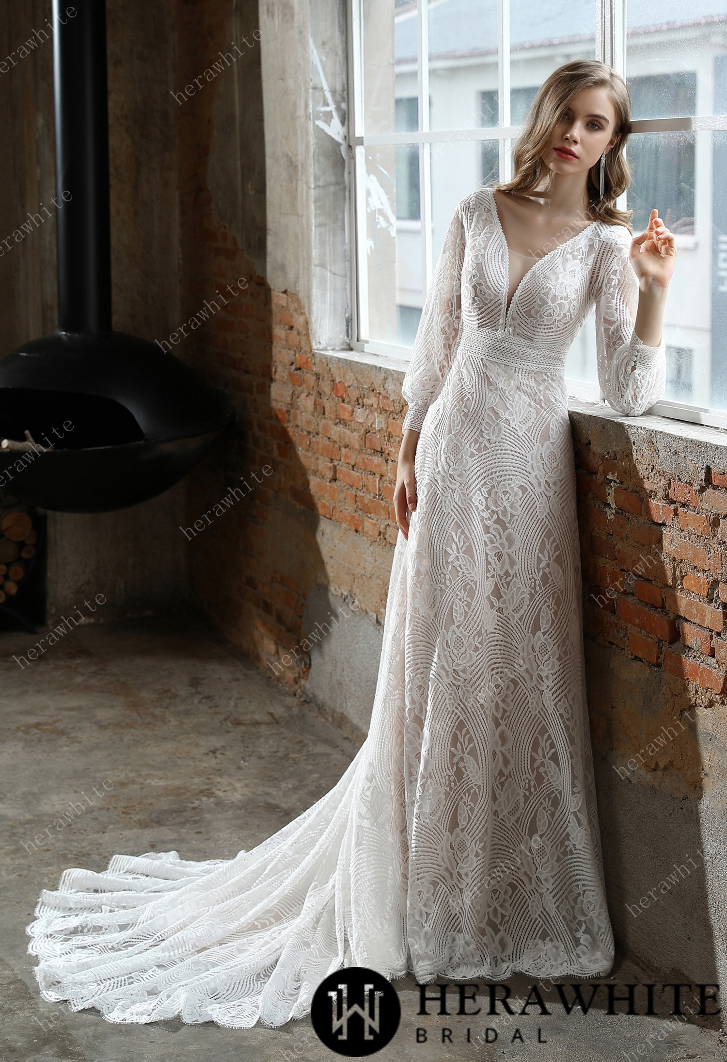 In Stock/ Unique Plunging V-neck Lace Bohemian wedding Dress