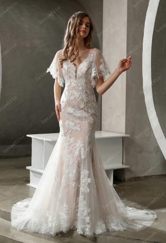 In Stock/ Floral Lace Pluning V-neck Bridal Gown with Flutter Sleeves