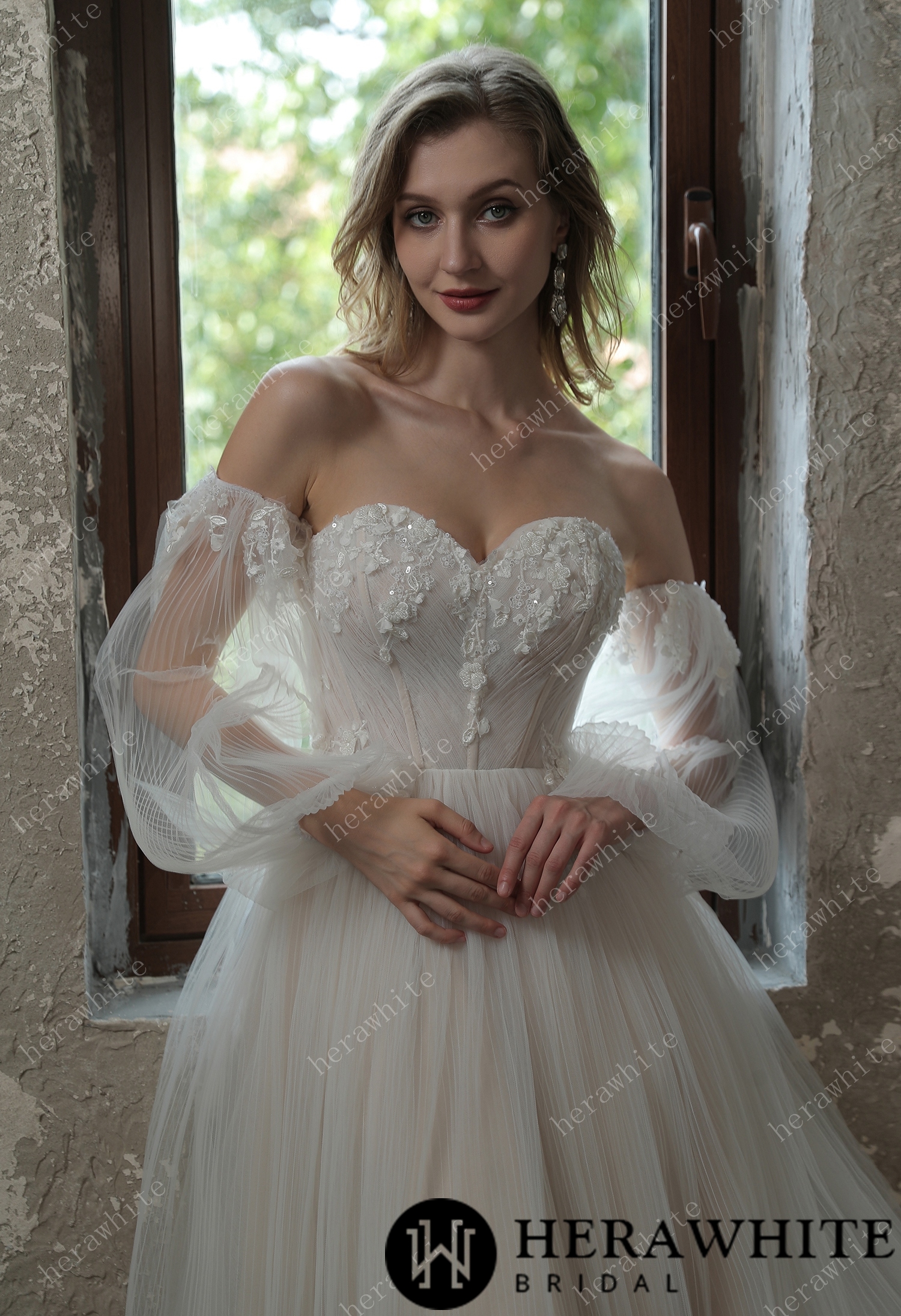 Enchanting Pleated Tulle A-line Puff Sleeves Wedding Dress Wholesale