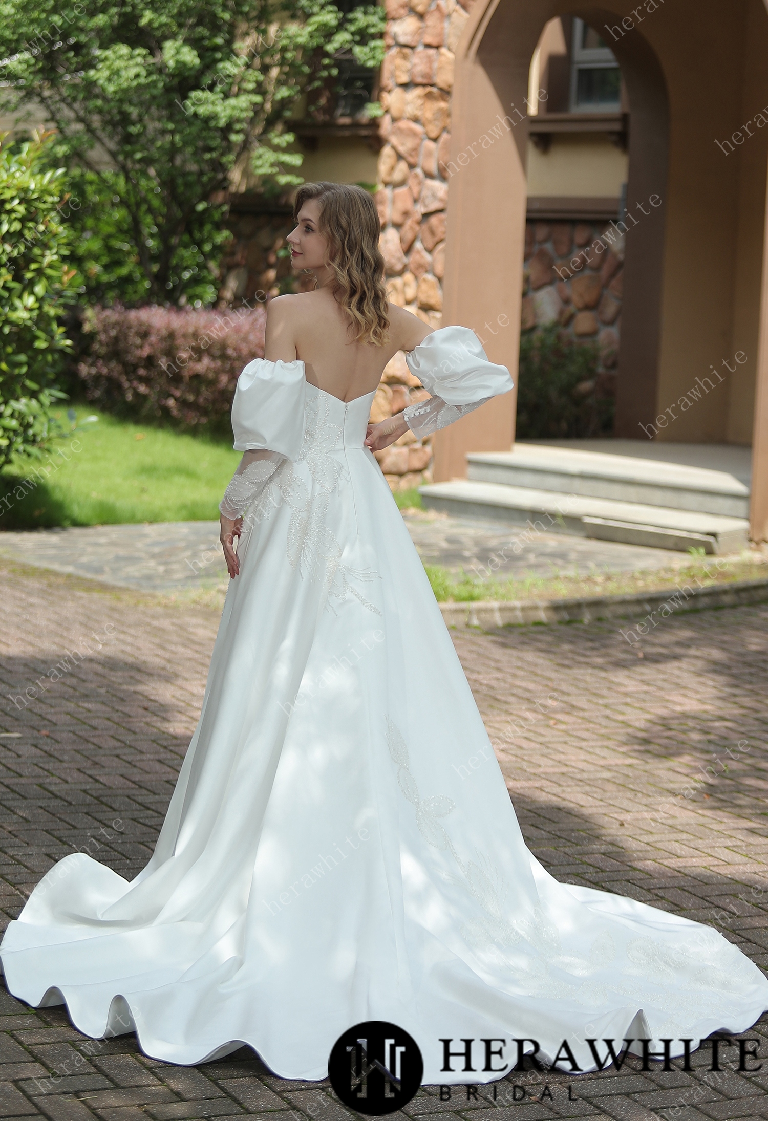 Classic Sweetheart Satin Detachable Puff Sleeves Wedding Dress