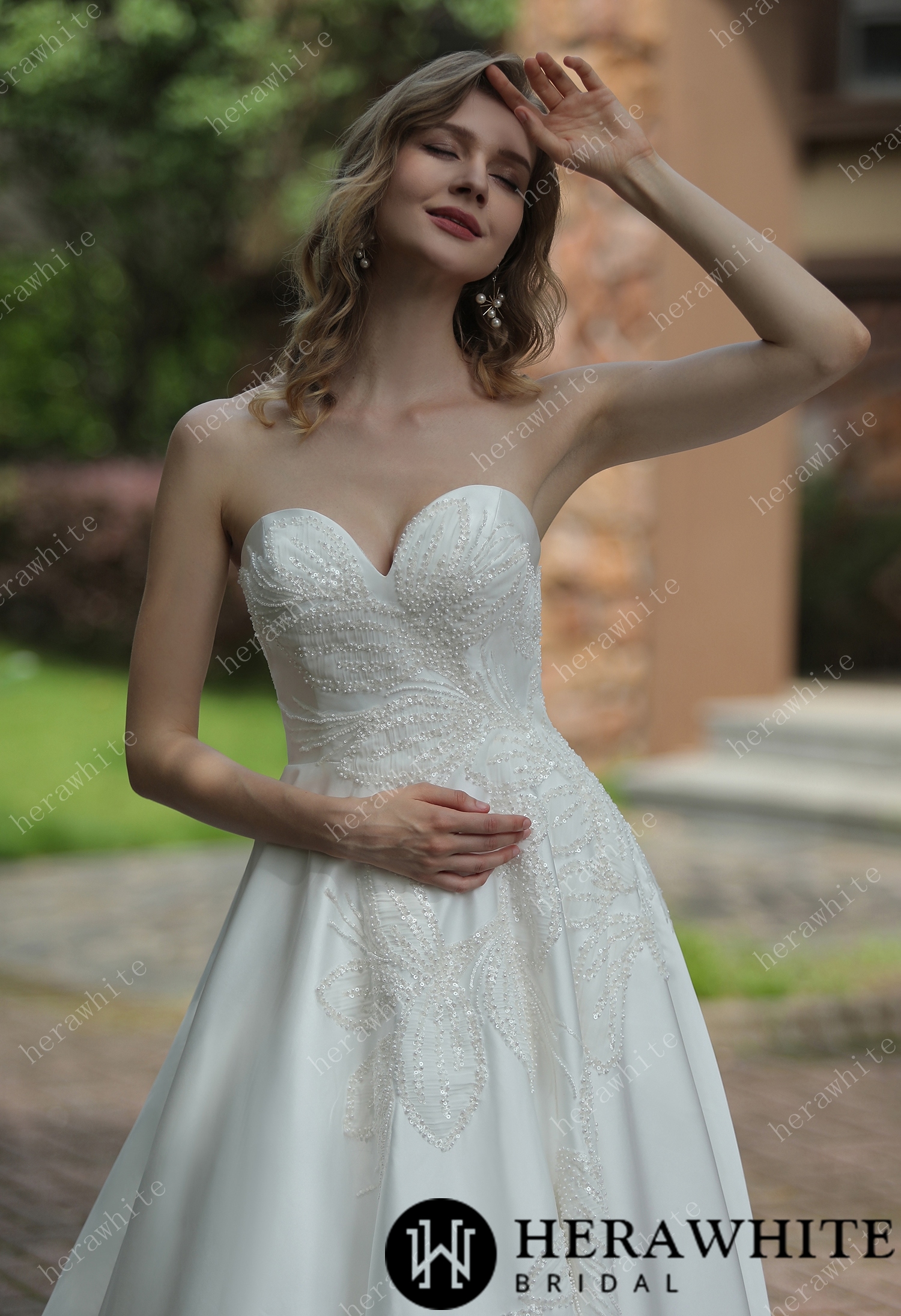 Classic Sweetheart Satin Detachable Puff Sleeves Wedding Dress