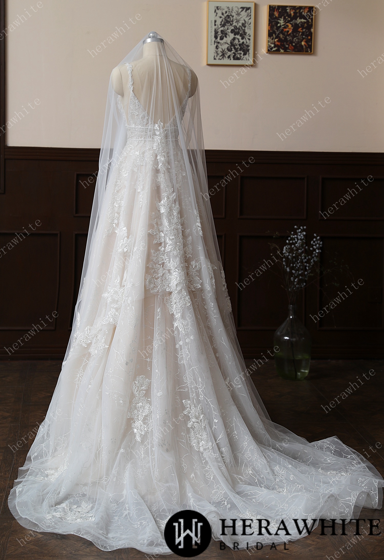 Embellished Floral Fingertip-Length Lace Bridal Veil