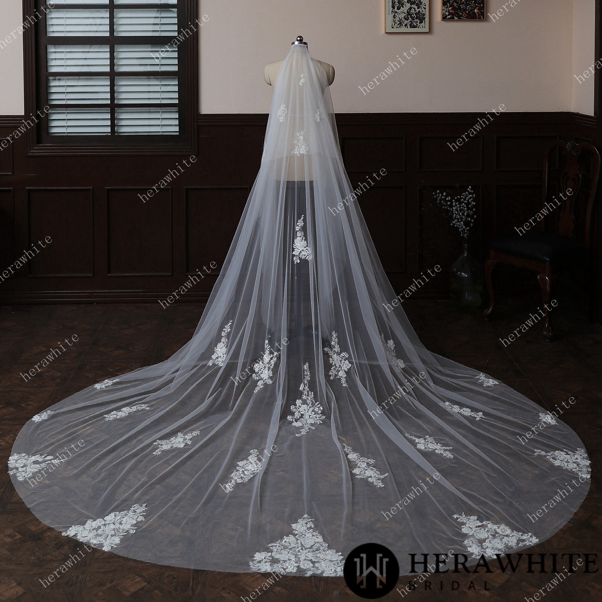 Waltz-Length Wedding Veil With Romantic Lace Motifs