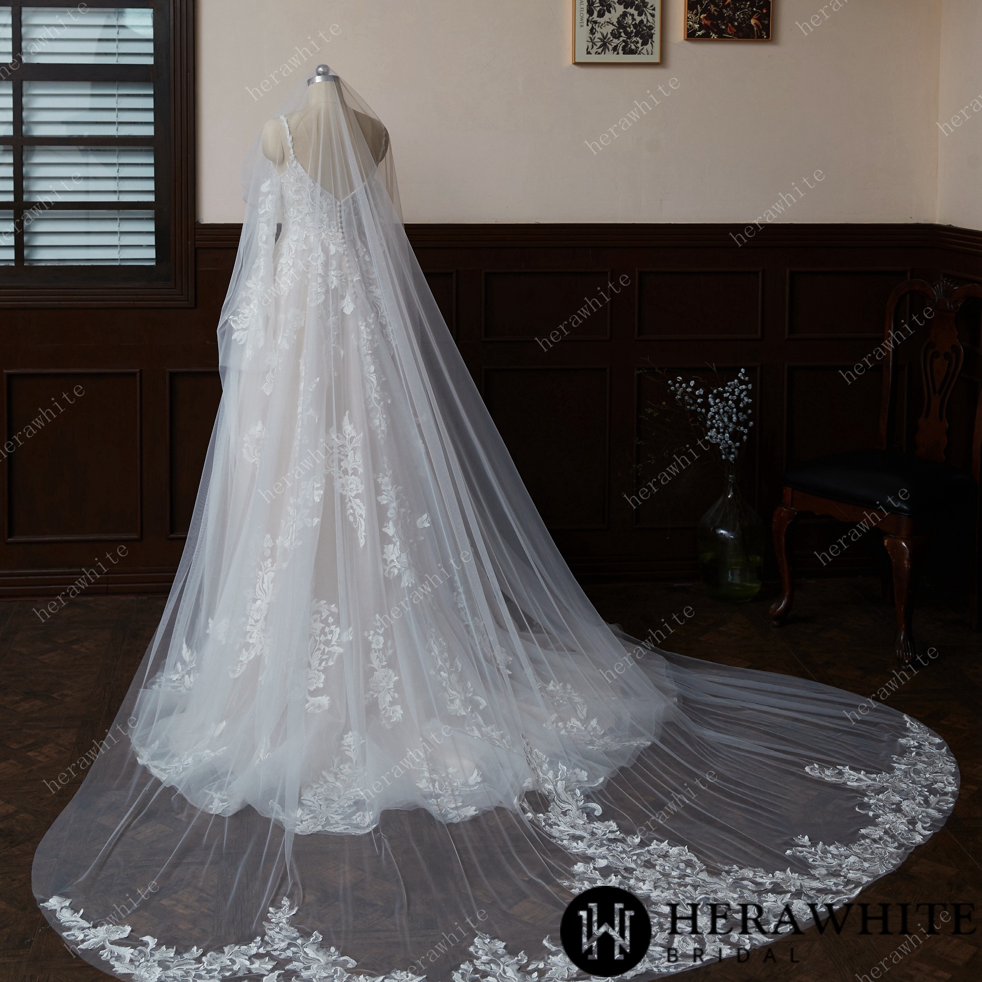 Elegant Lace Cathedral-Length Bridal Veil