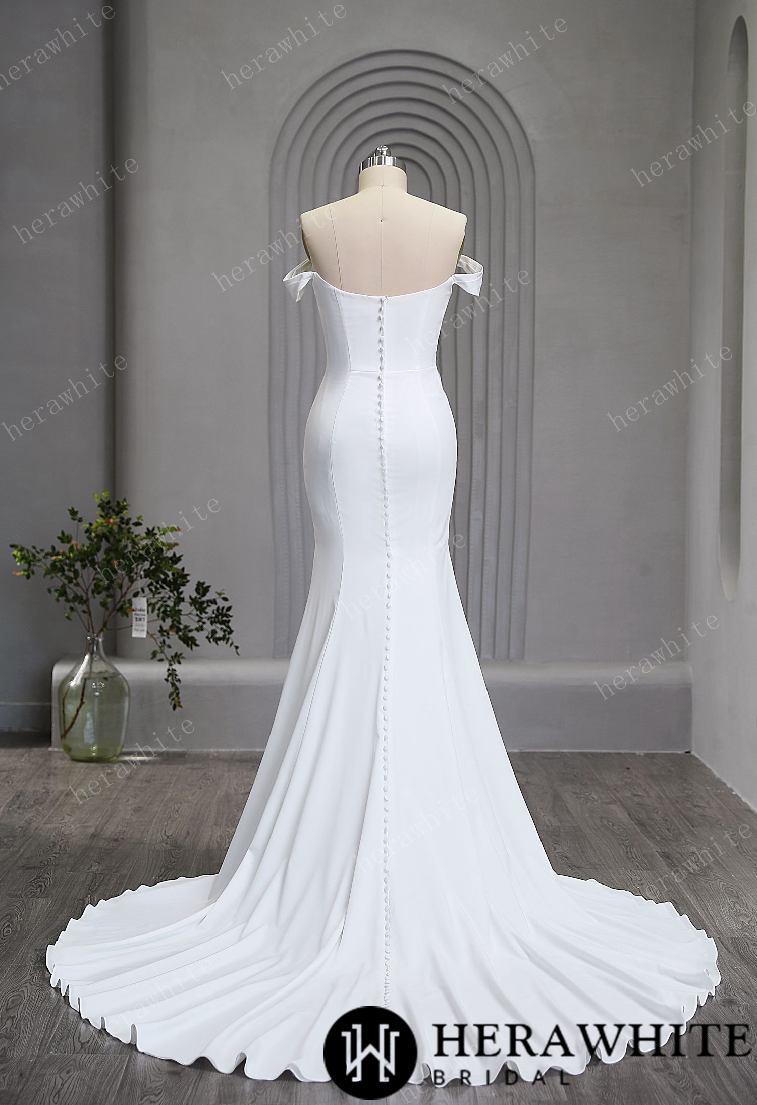 Classic Crepe Wedding Dress With Off-the-shoulder Straps
