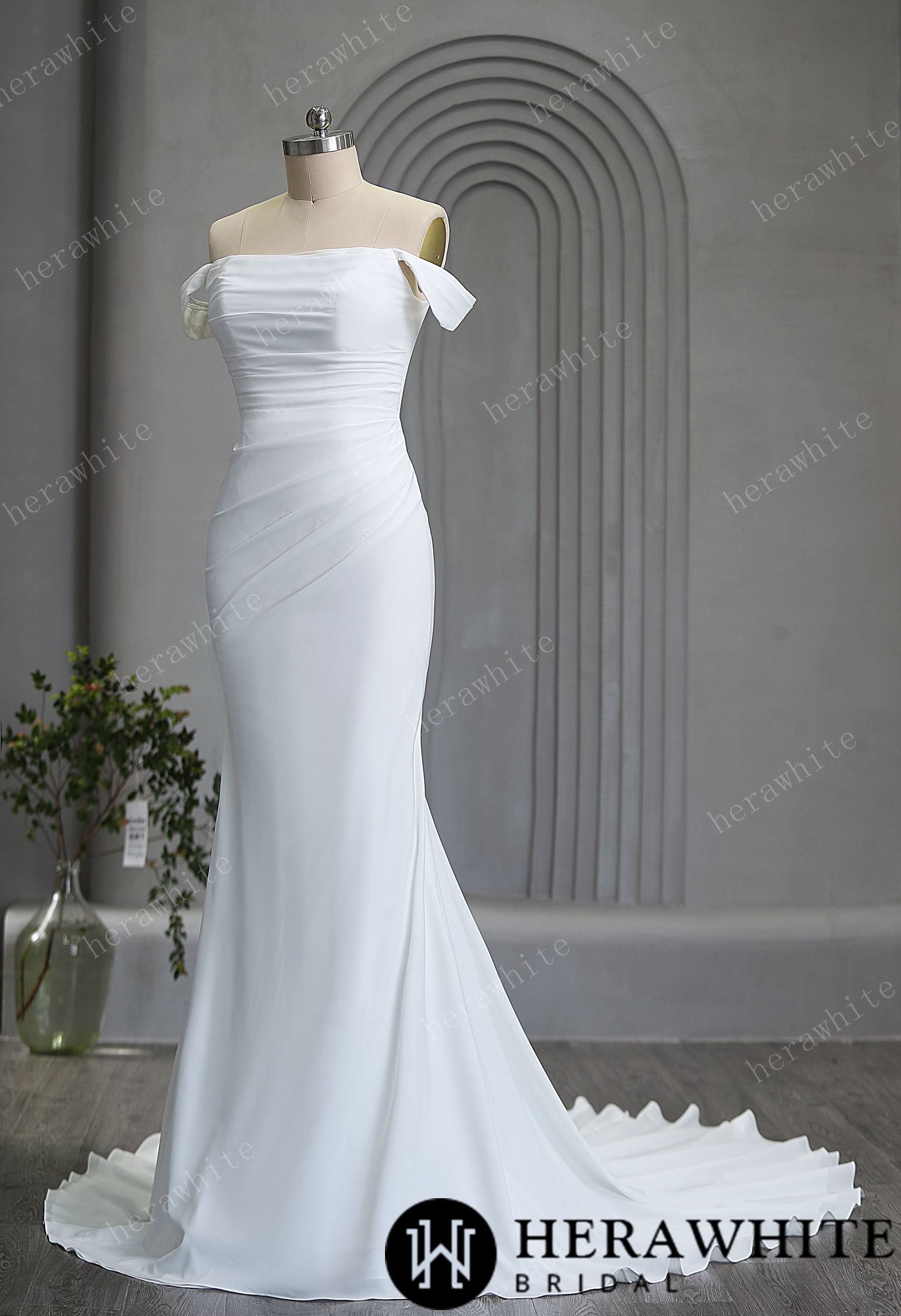 Classic Crepe Wedding Dress With Off-the-shoulder Straps