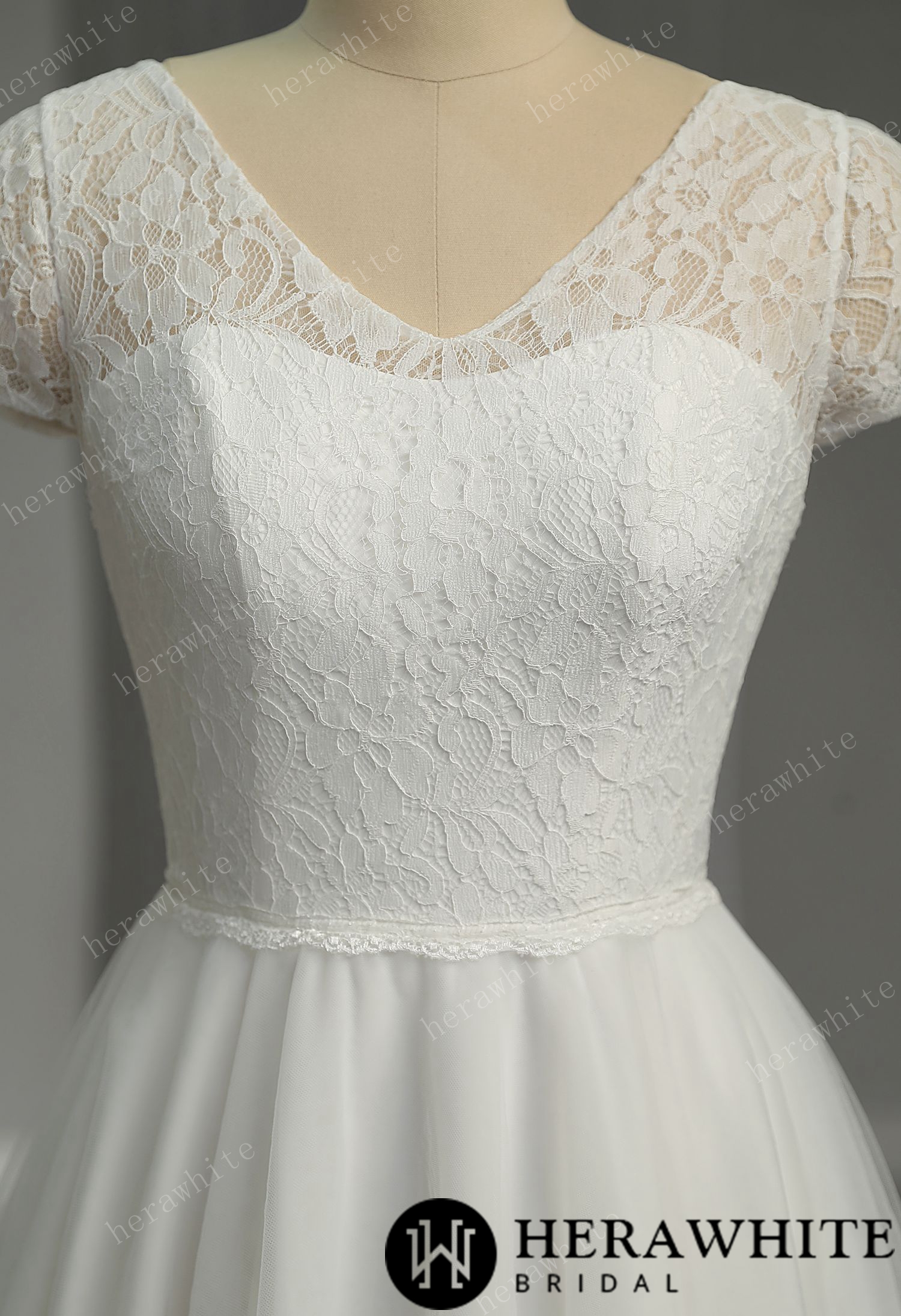 Classic V-neck Floral Lace Tulle Short Wedding Dress