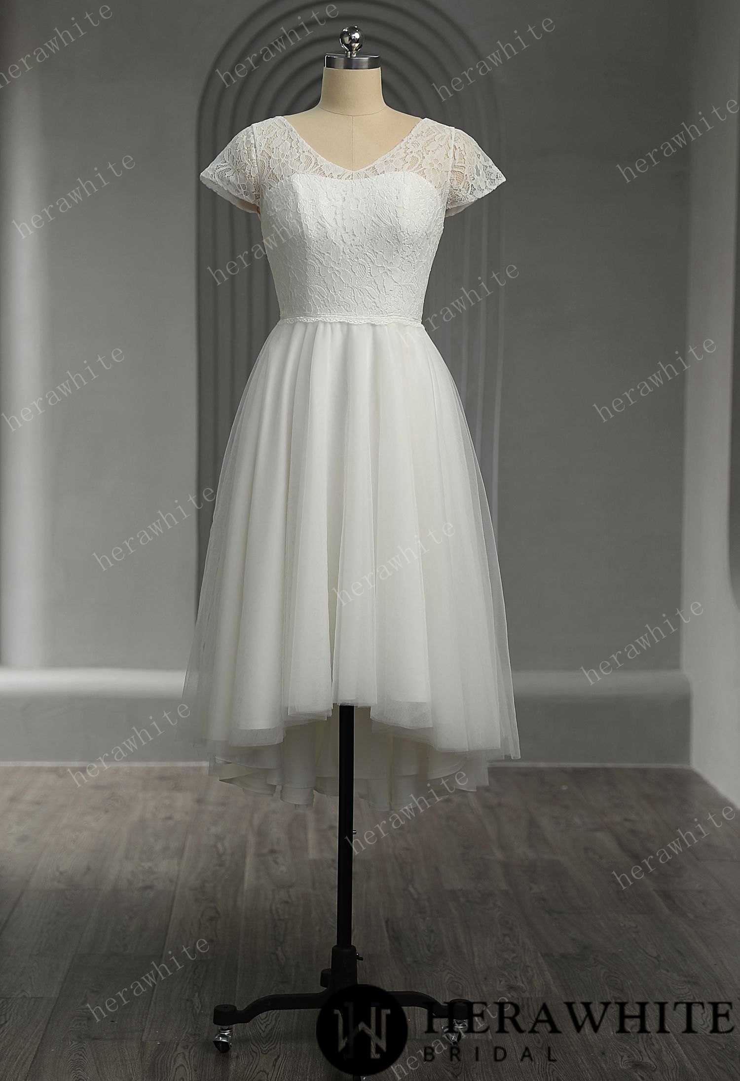 Classic V-neck Floral Lace Tulle Short Wedding Dress