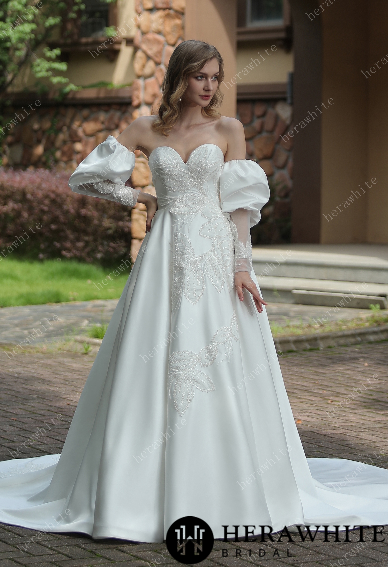 In Stock/ Classic Sweetheart Satin Wedding Dress With Detachable Pouf Sleeves