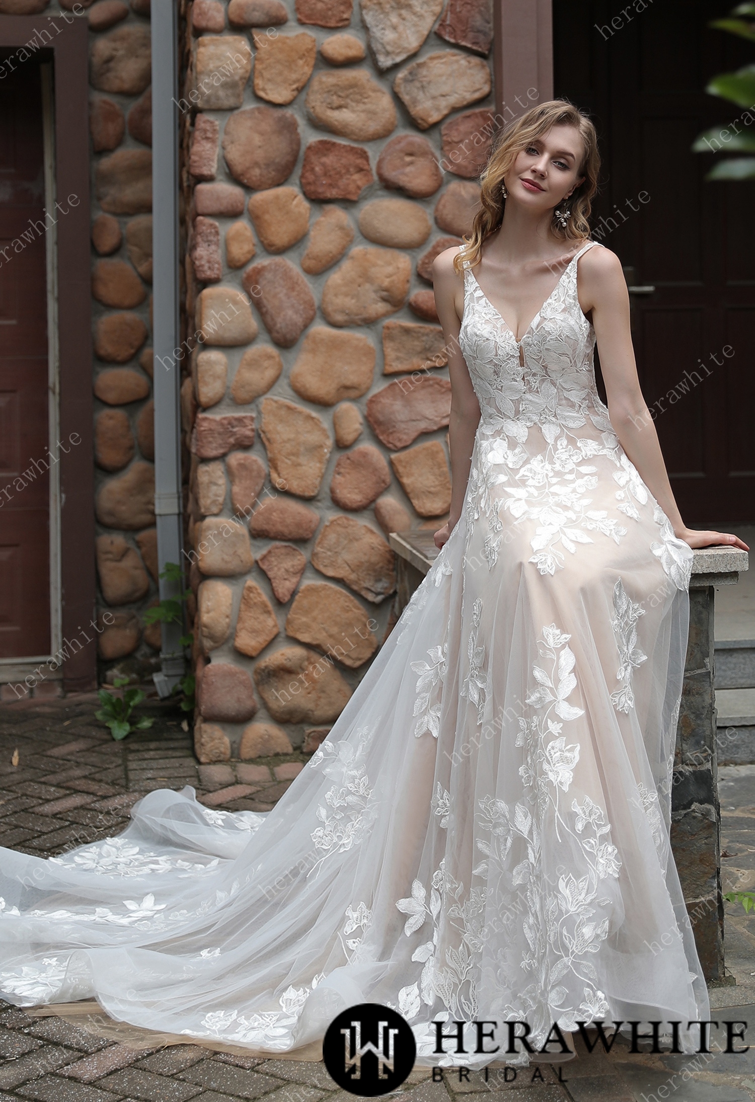 In Stock/ Luxurious Floral Lace  A-Line Wedding Dress With Sheer Train