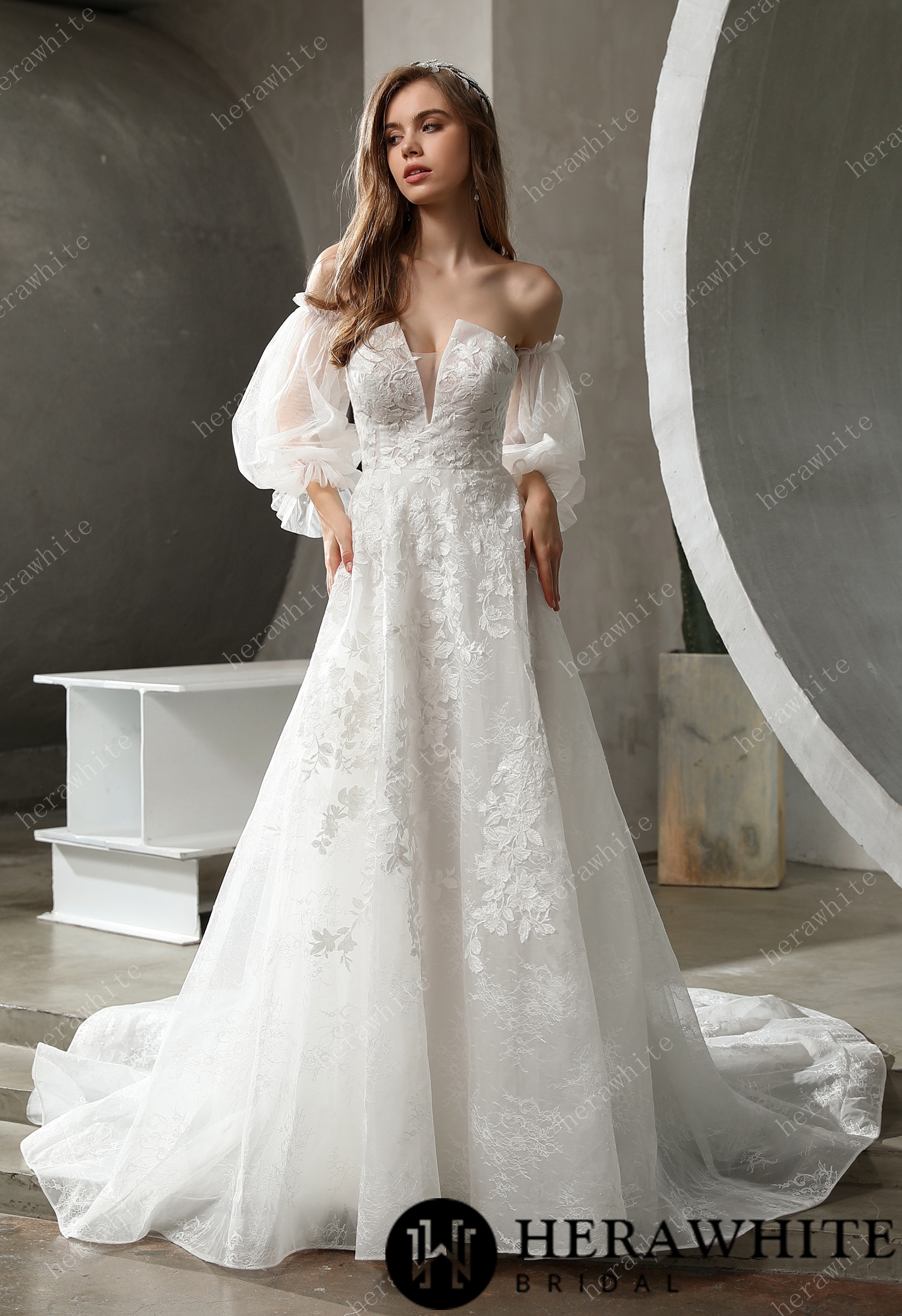 In Stock/ Romantic A-line Bridal Gown with Detachable Puff Sleeves