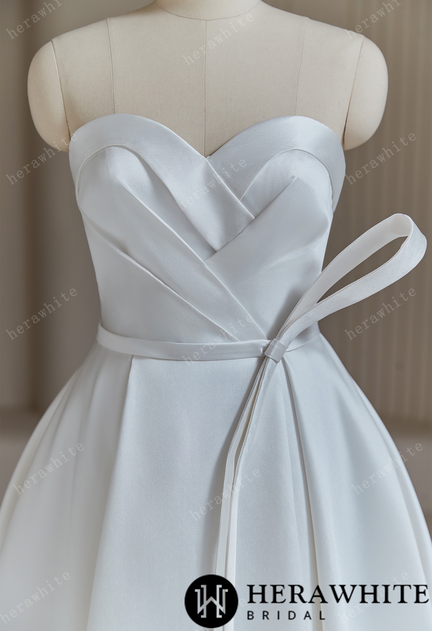 Ball Gown Wedding Dress Wth Pleated Bodice And Detachable Bow