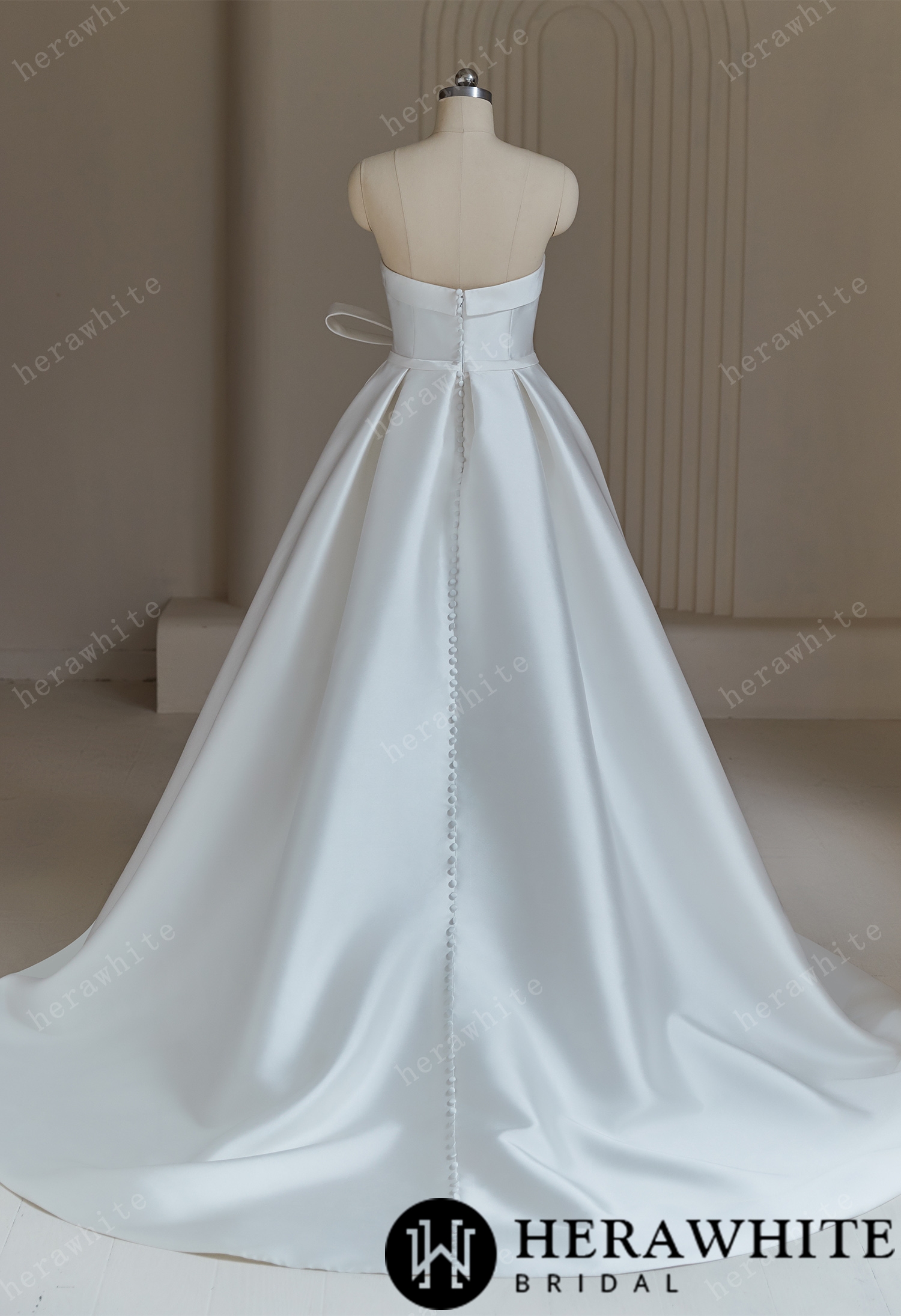 Ball Gown Wedding Dress Wth Pleated Bodice And Detachable Bow