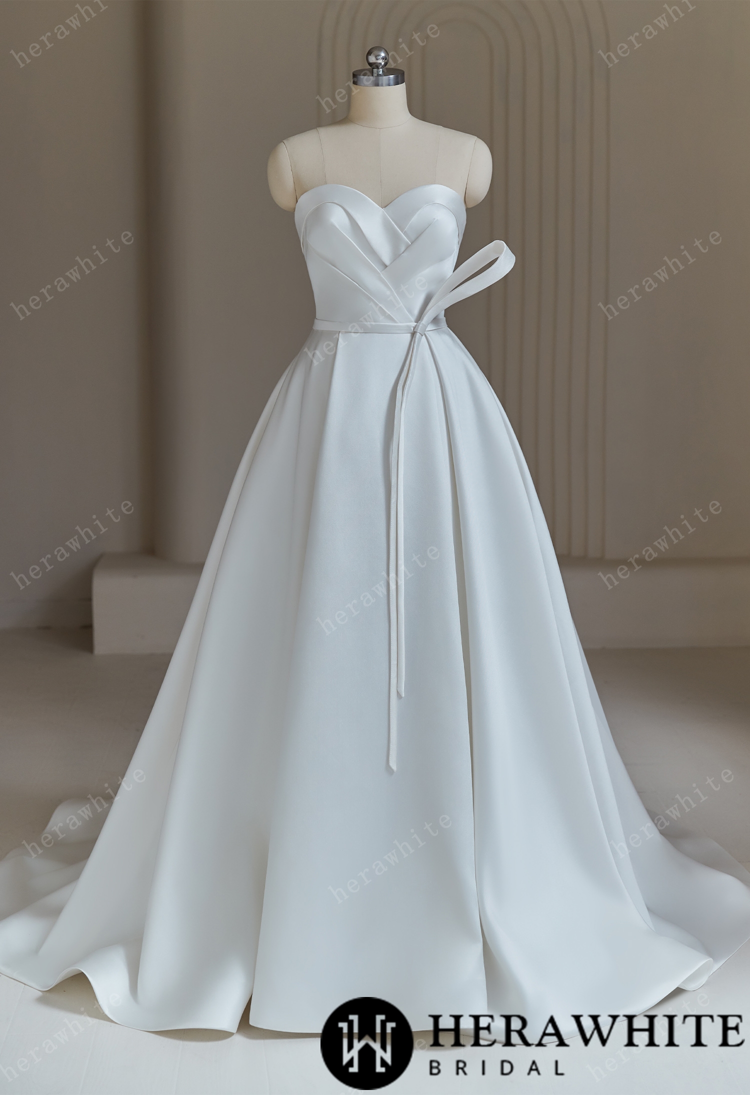 Ball Gown Wedding Dress Wth Pleated Bodice And Detachable Bow