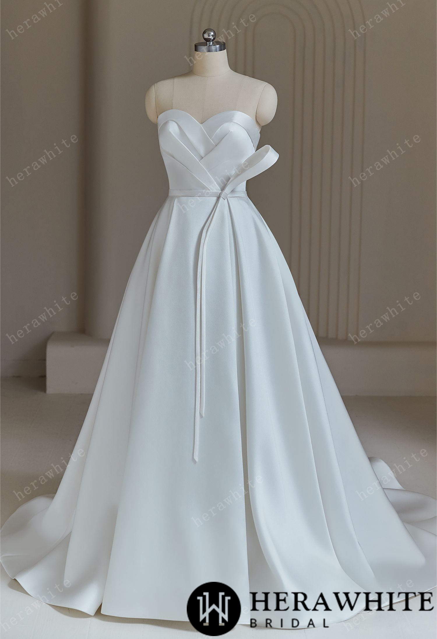 Ball Gown Wedding Dress Wth Pleated Bodice And Detachable Bow