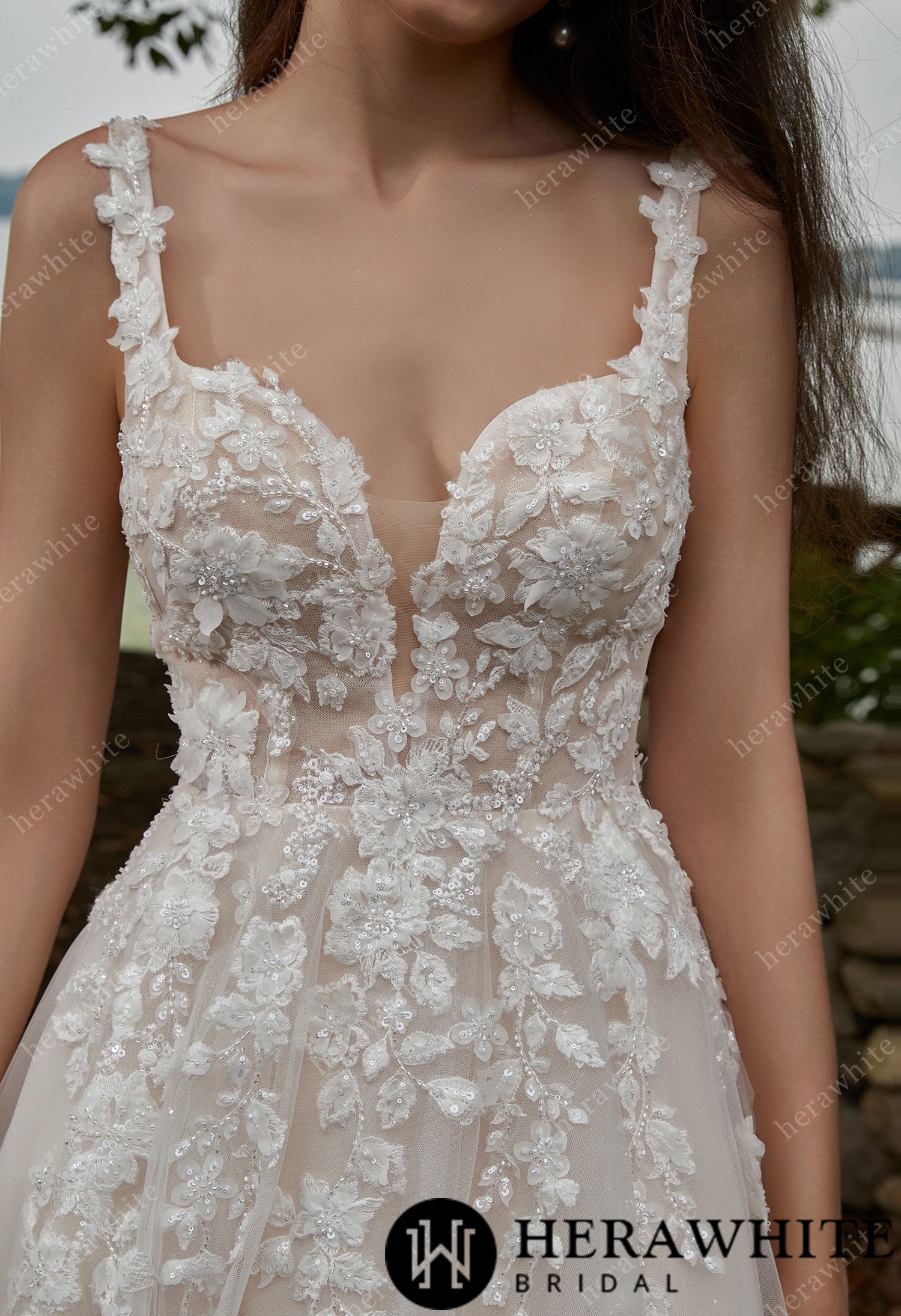 In Stock/ Appliques Tulle V-Neck Straps And Grace Wedding Dress