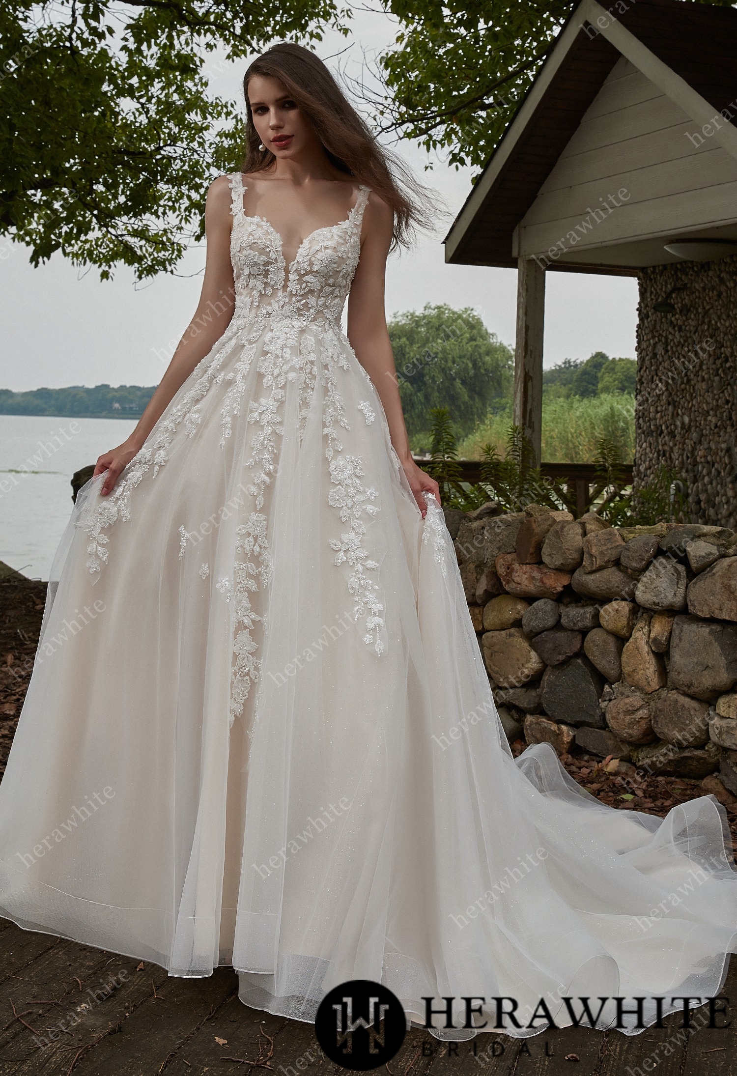In Stock/ Appliques Tulle V-Neck Straps And Grace Wedding Dress