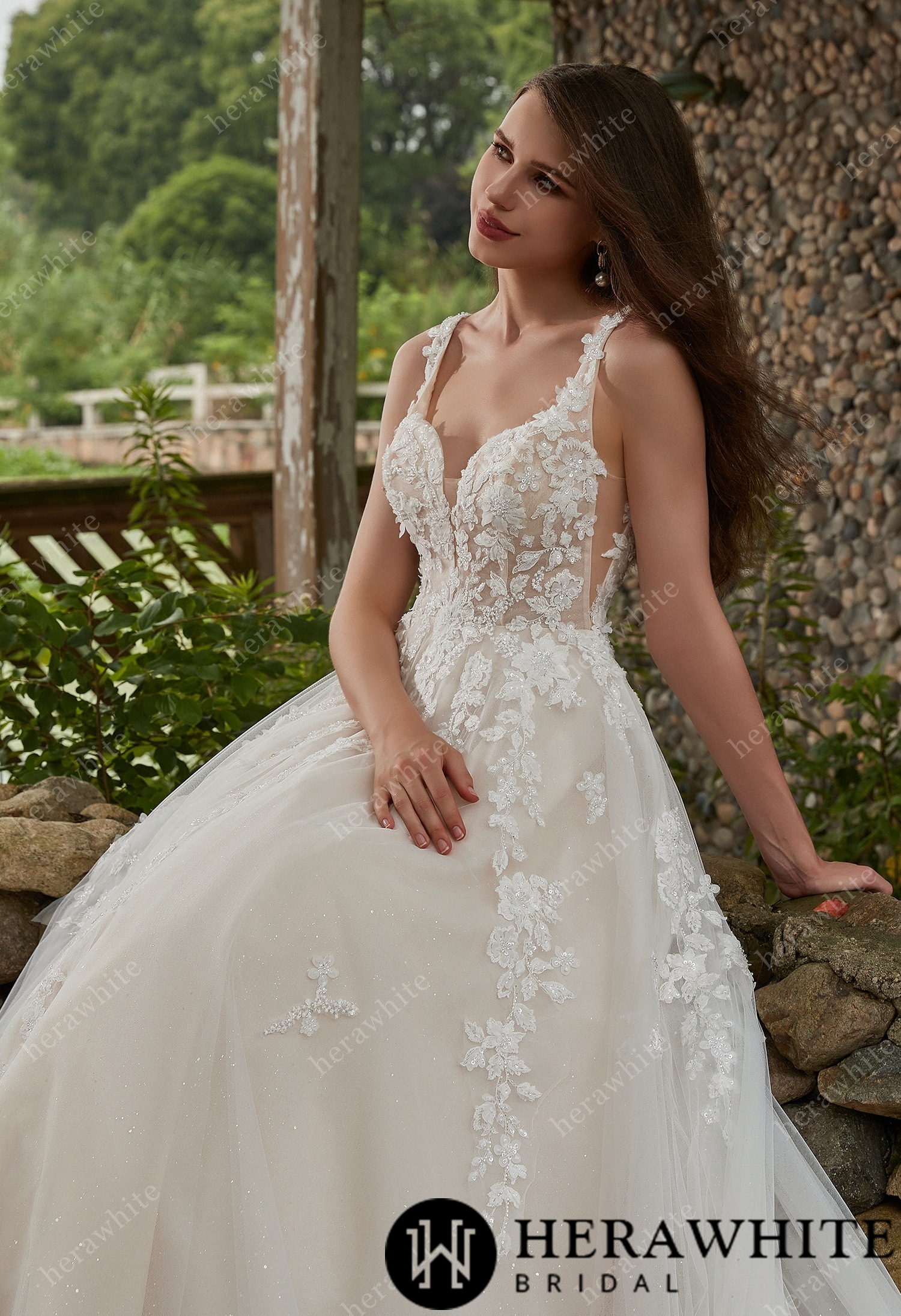 In Stock/ Appliques Tulle V-Neck Straps And Grace Wedding Dress