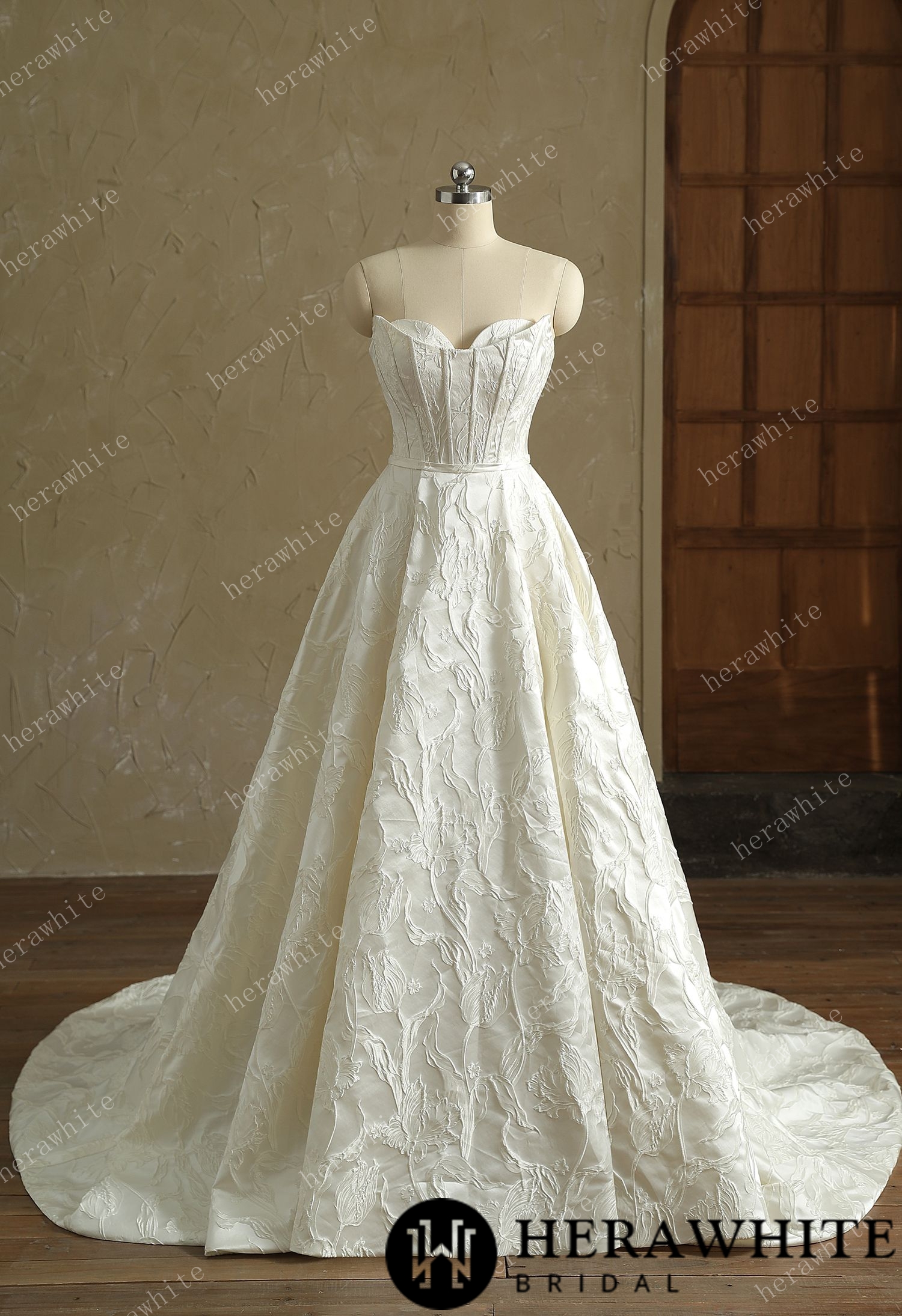 In Stock/ Satin Sleeveless A-Line Split And Grace Wedding Dress