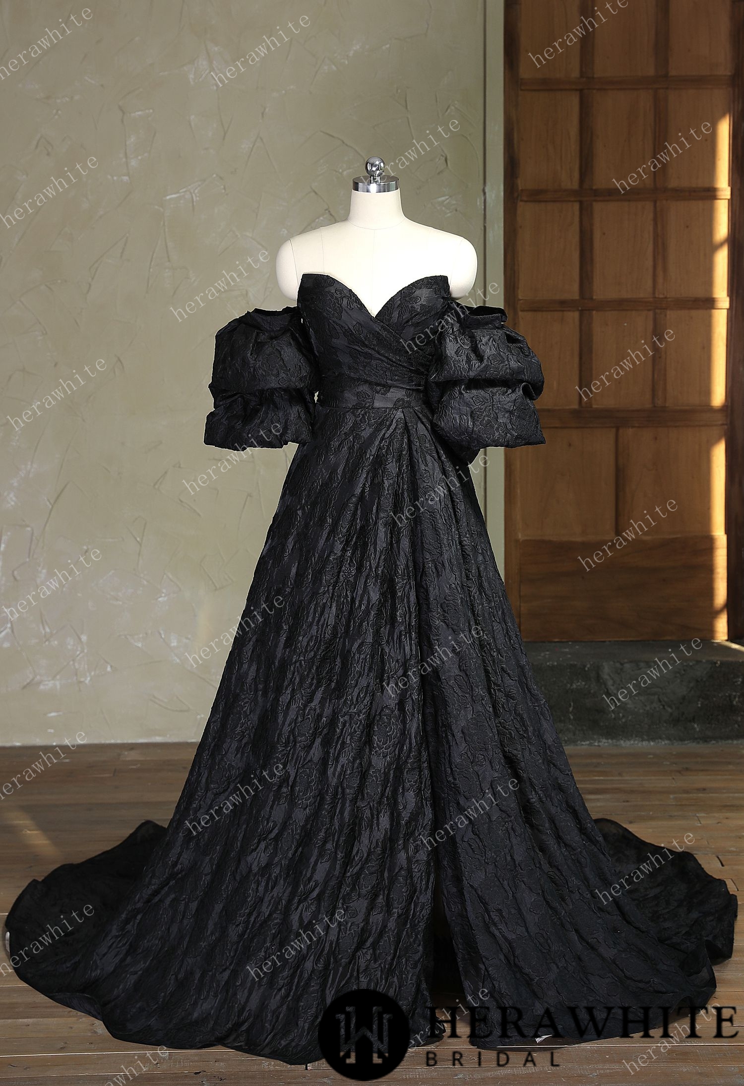 In Stock/ Jacquard Puff Sleeves Grace Slit And Sweetheart Wedding Dress