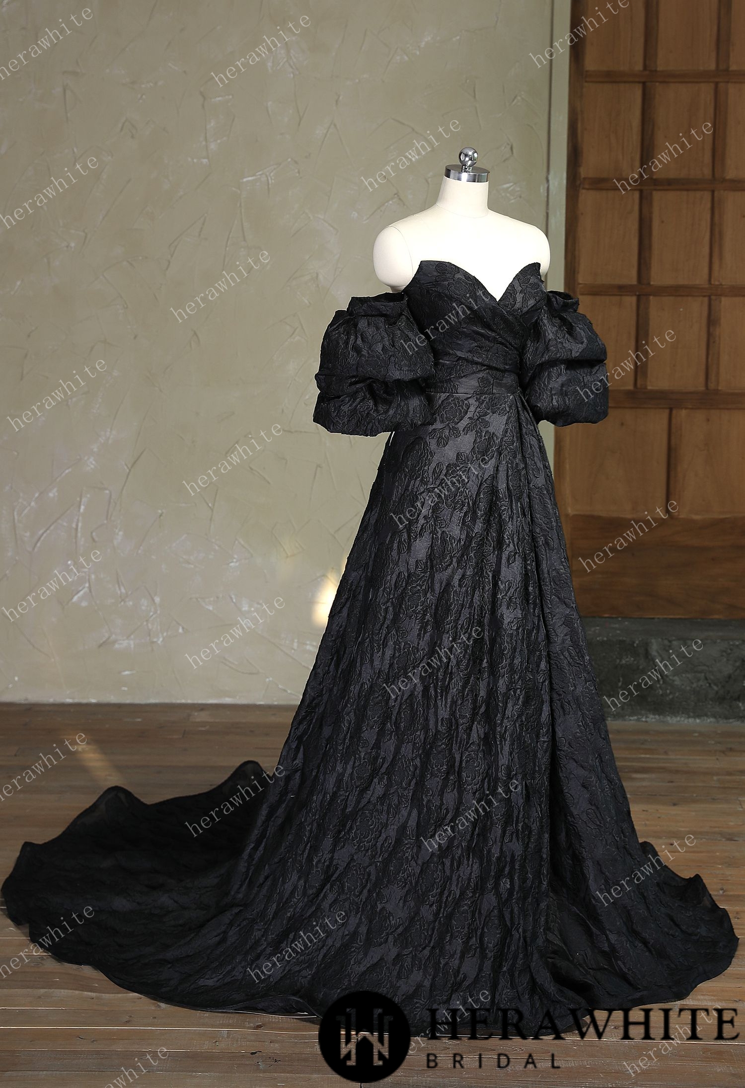 In Stock/ Jacquard Puff Sleeves Grace Slit And Sweetheart Wedding Dress