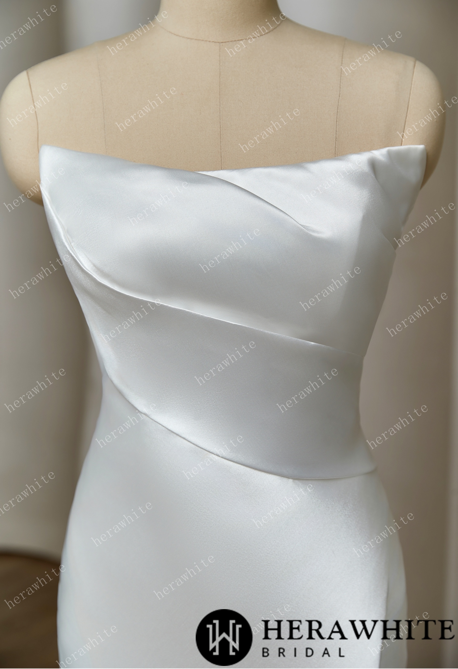 Classic Silhouette: Strapless Mermaid Gown with Button-Adorned Back