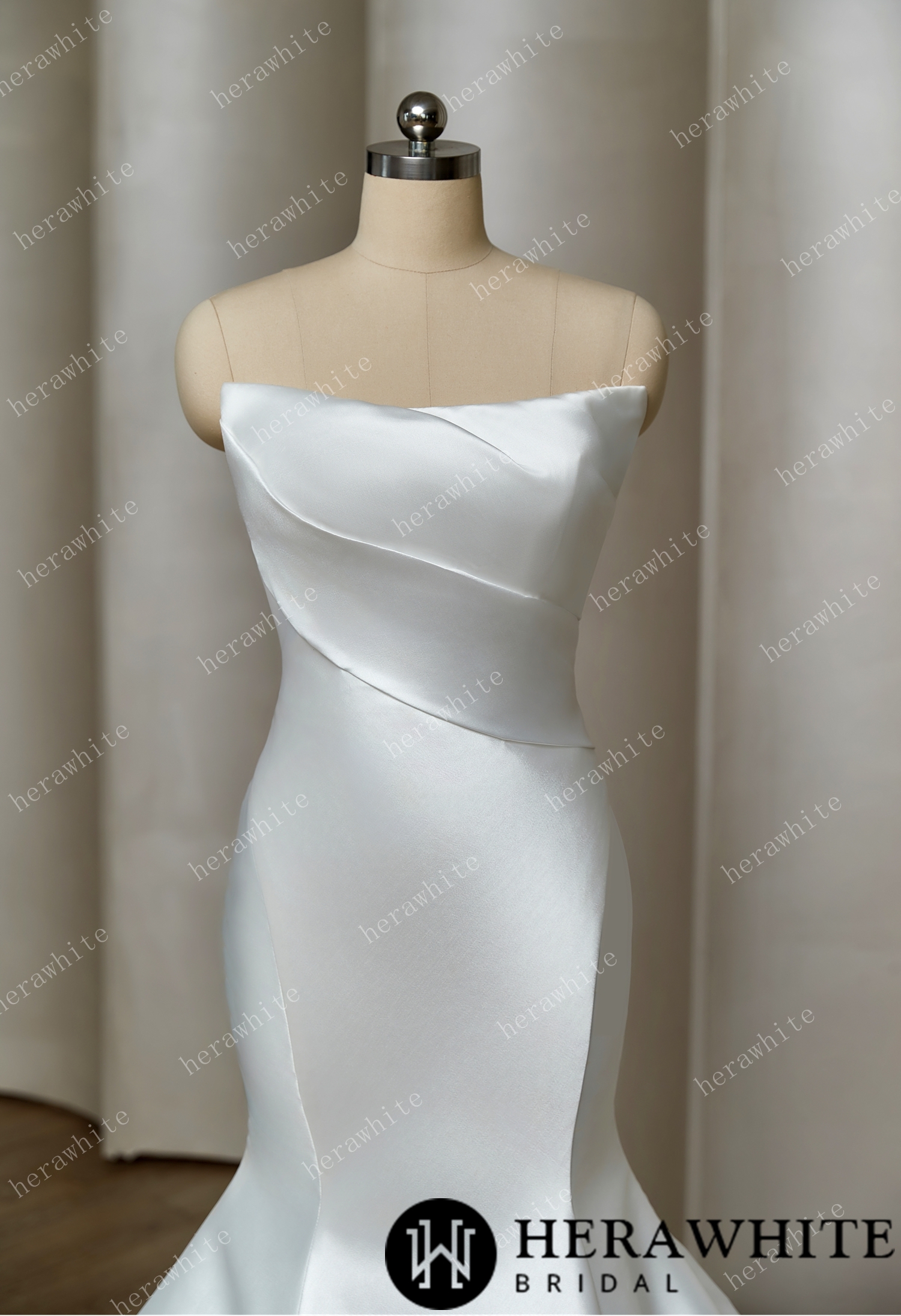 Classic Silhouette: Strapless Mermaid Gown with Button-Adorned Back