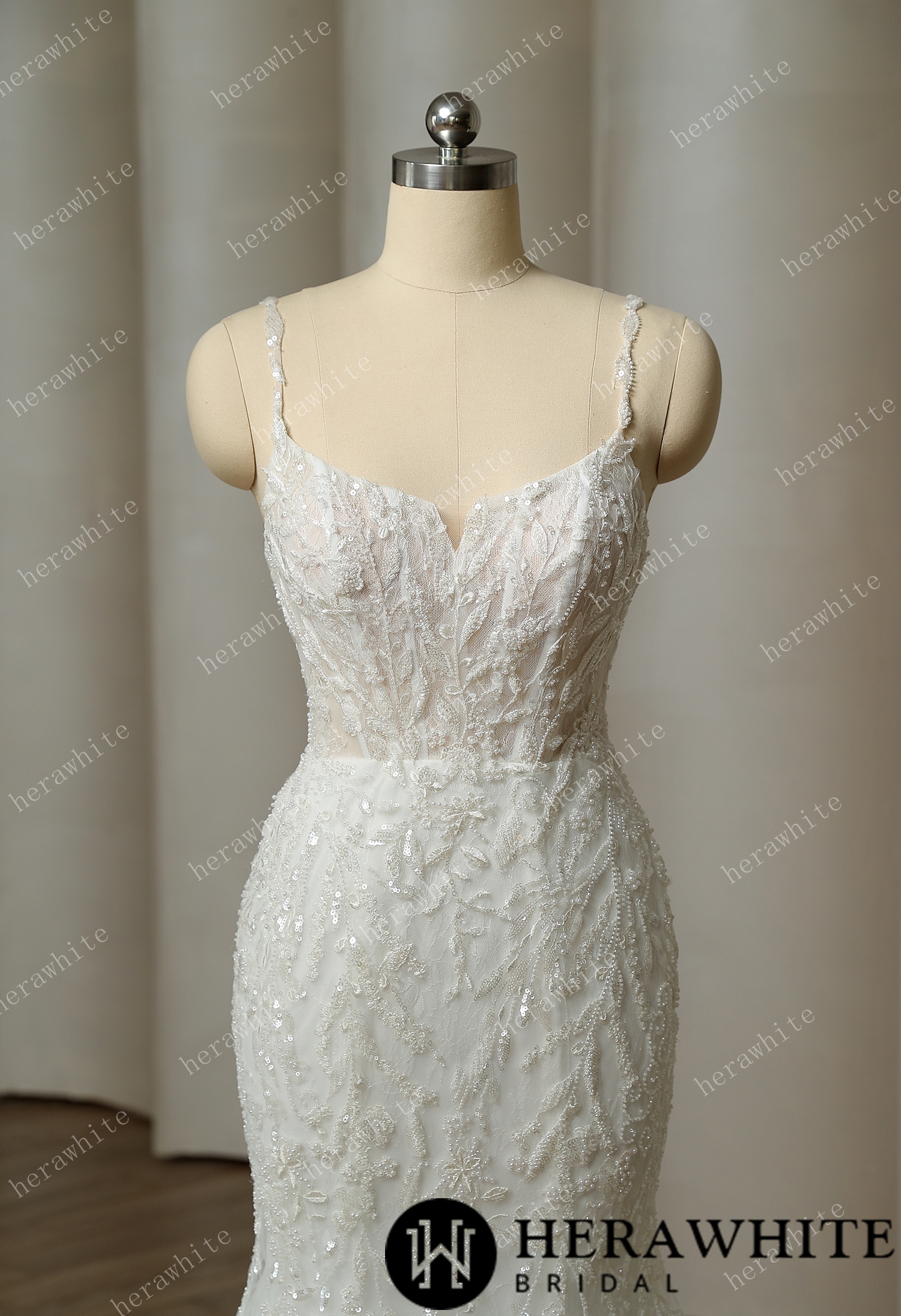 Timeless Elegance: Mermaid Wedding Dress with Intricate Details