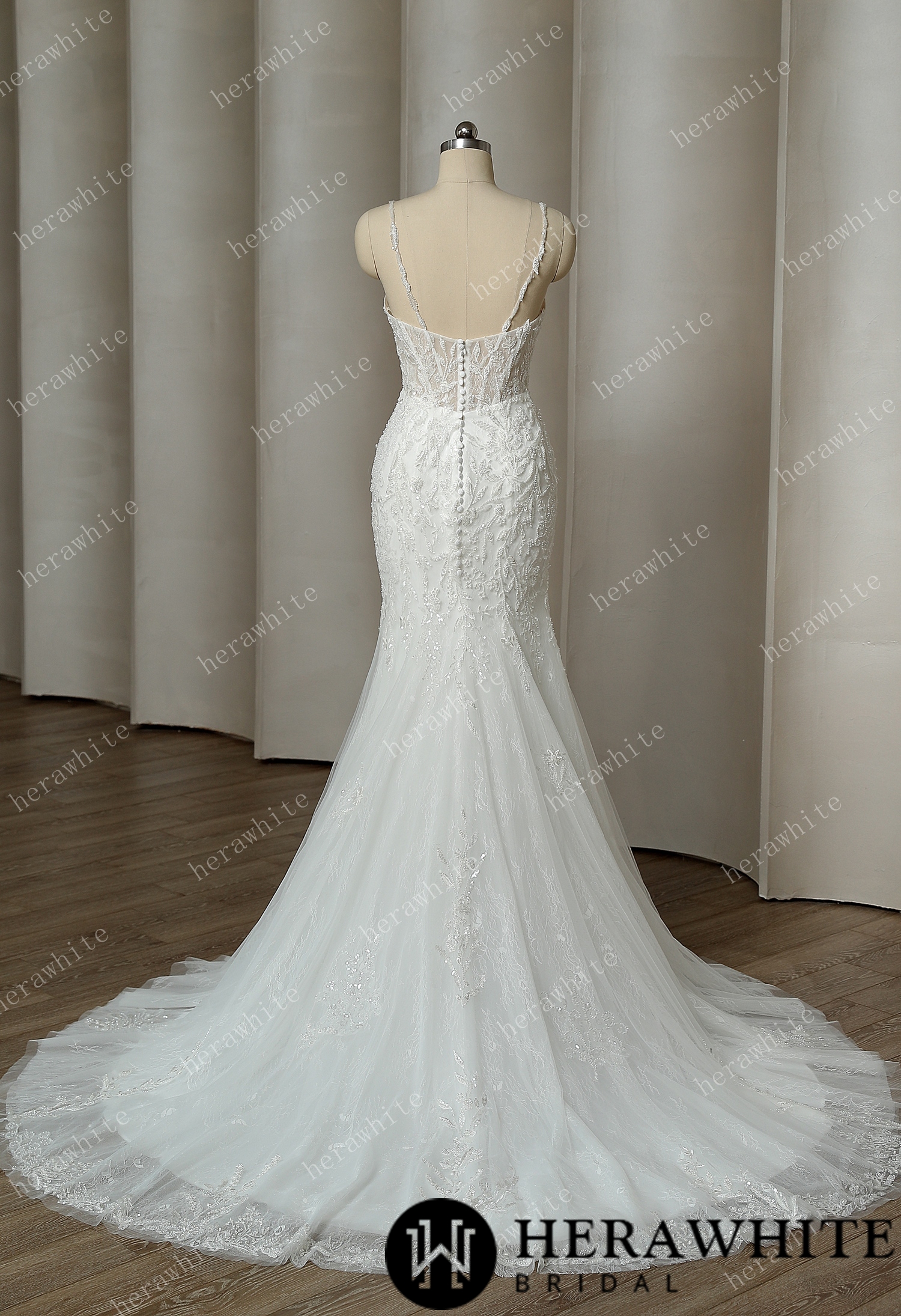 Timeless Elegance: Mermaid Wedding Dress with Intricate Details