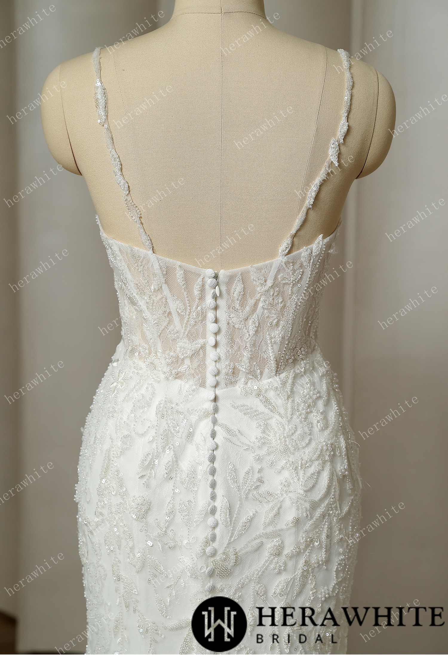 Timeless Elegance: Mermaid Wedding Dress with Intricate Details