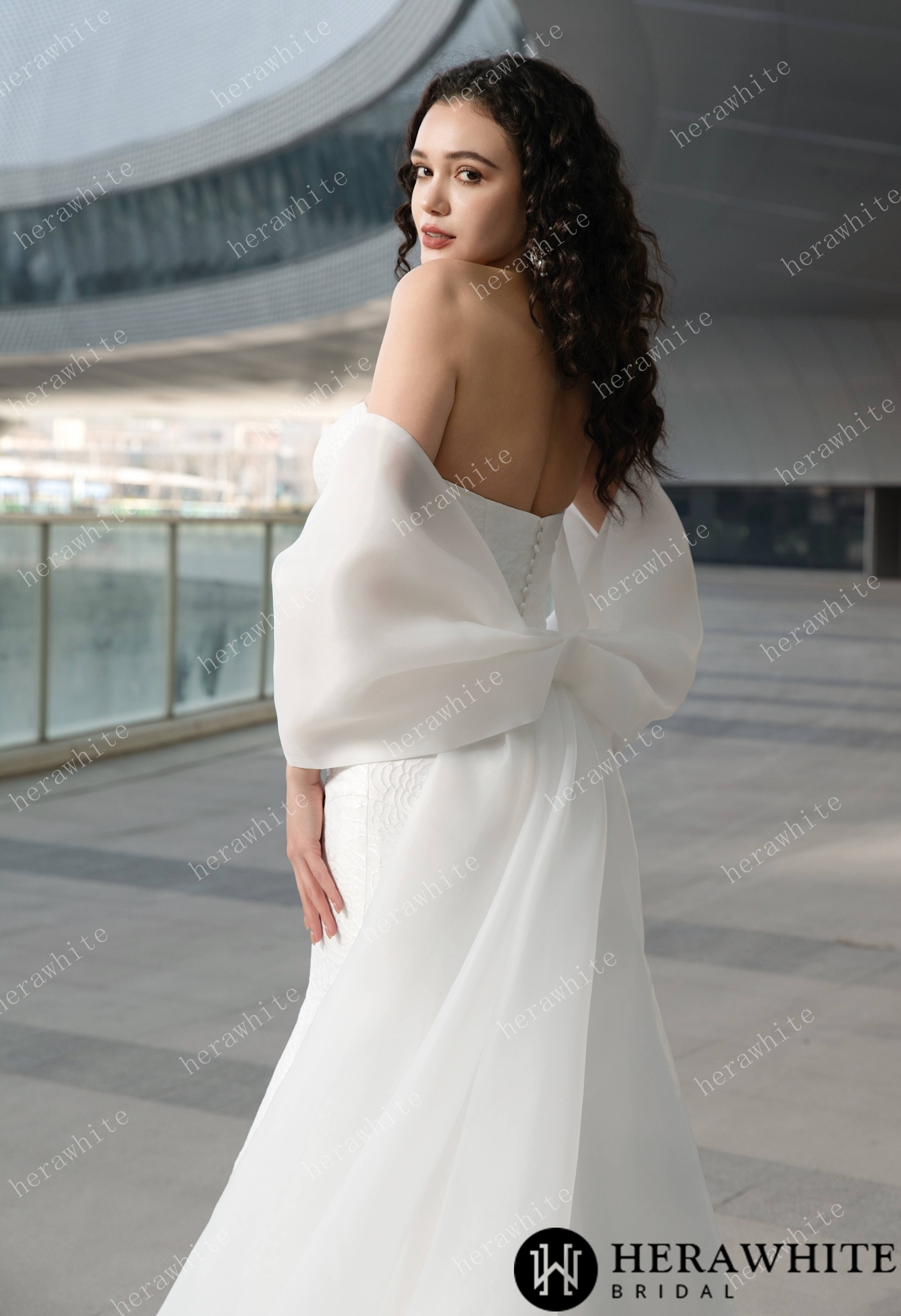 Exquisite Mermaid Wedding Gown With Chic Detachable Bow