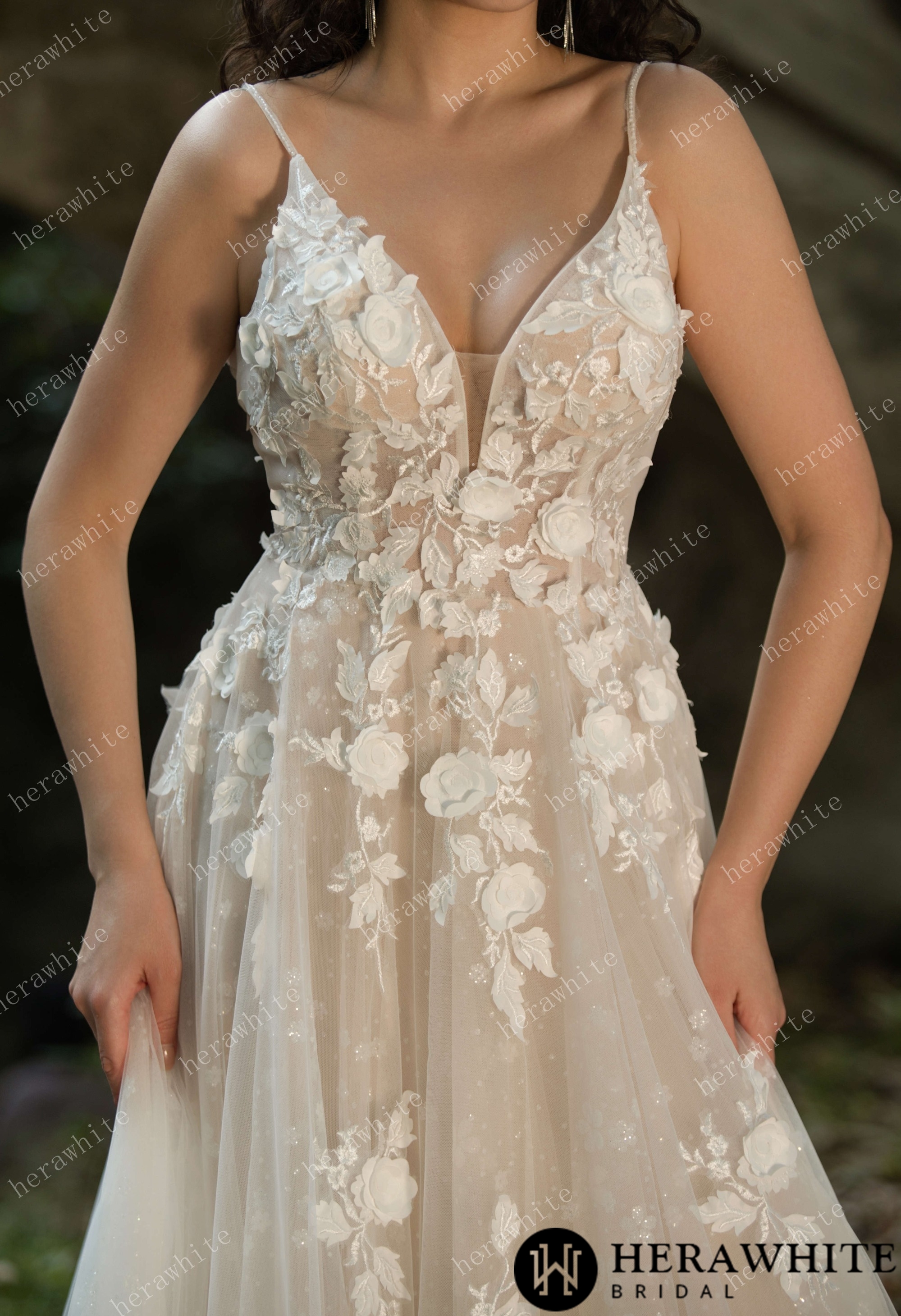 Enchanting V-Neck Lace Wedding Gown - Timeless Elegance for Your Special Day