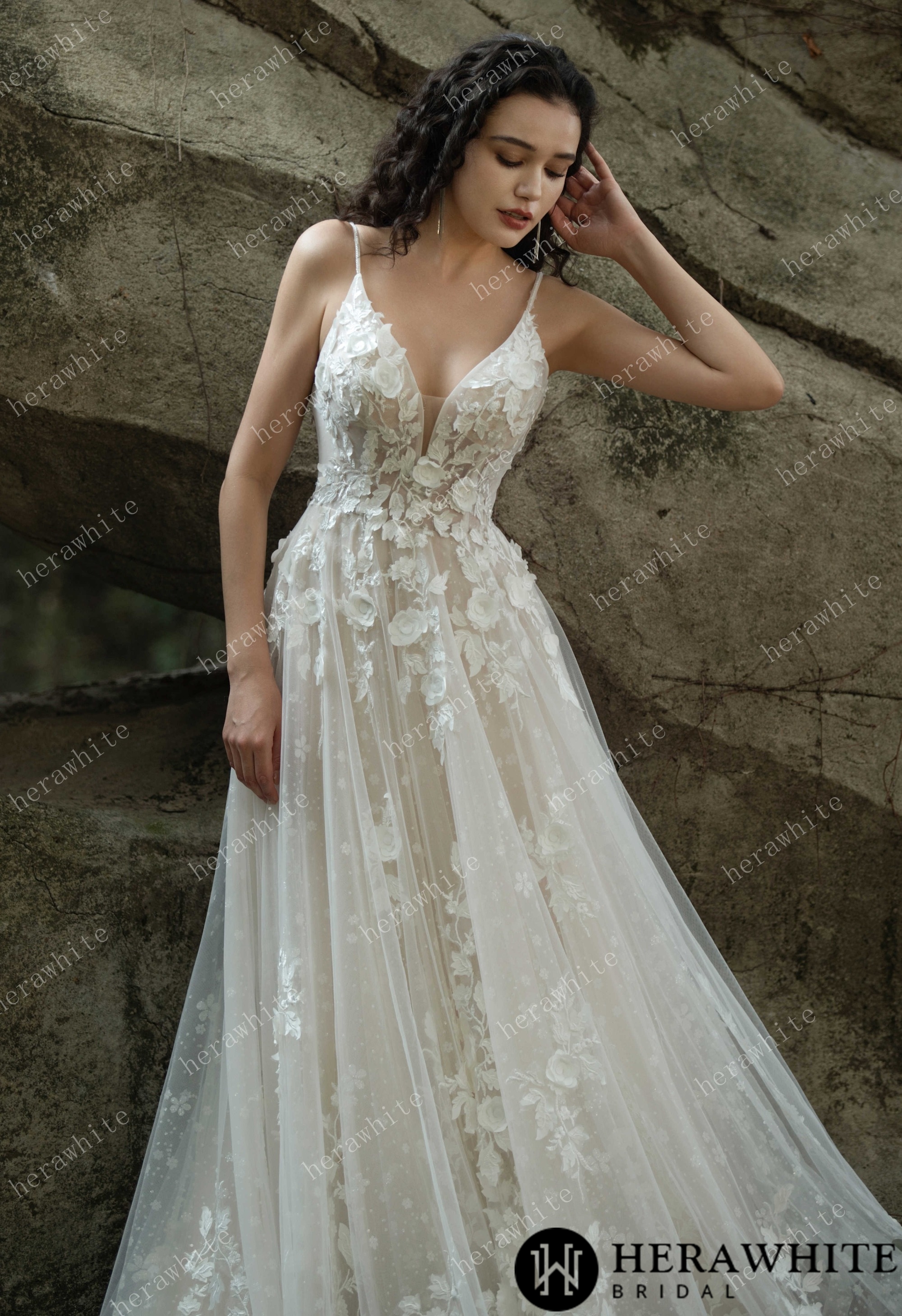 Enchanting V-Neck Lace Wedding Gown - Timeless Elegance for Your Special Day