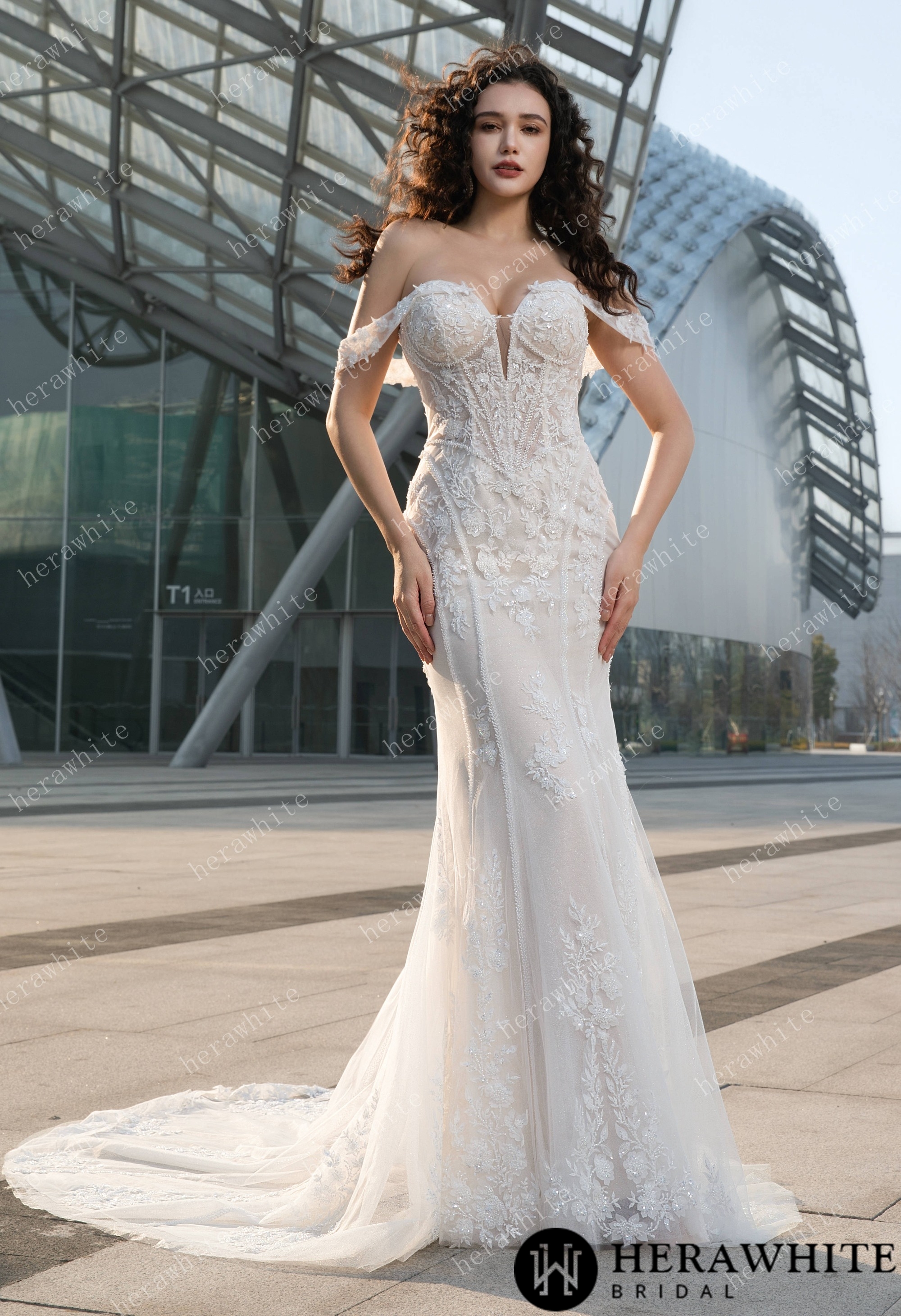 Enchanting Off-the-Shoulder Wedding Dress with Detachable Train – Lace Embroidery & Elegance Redefined