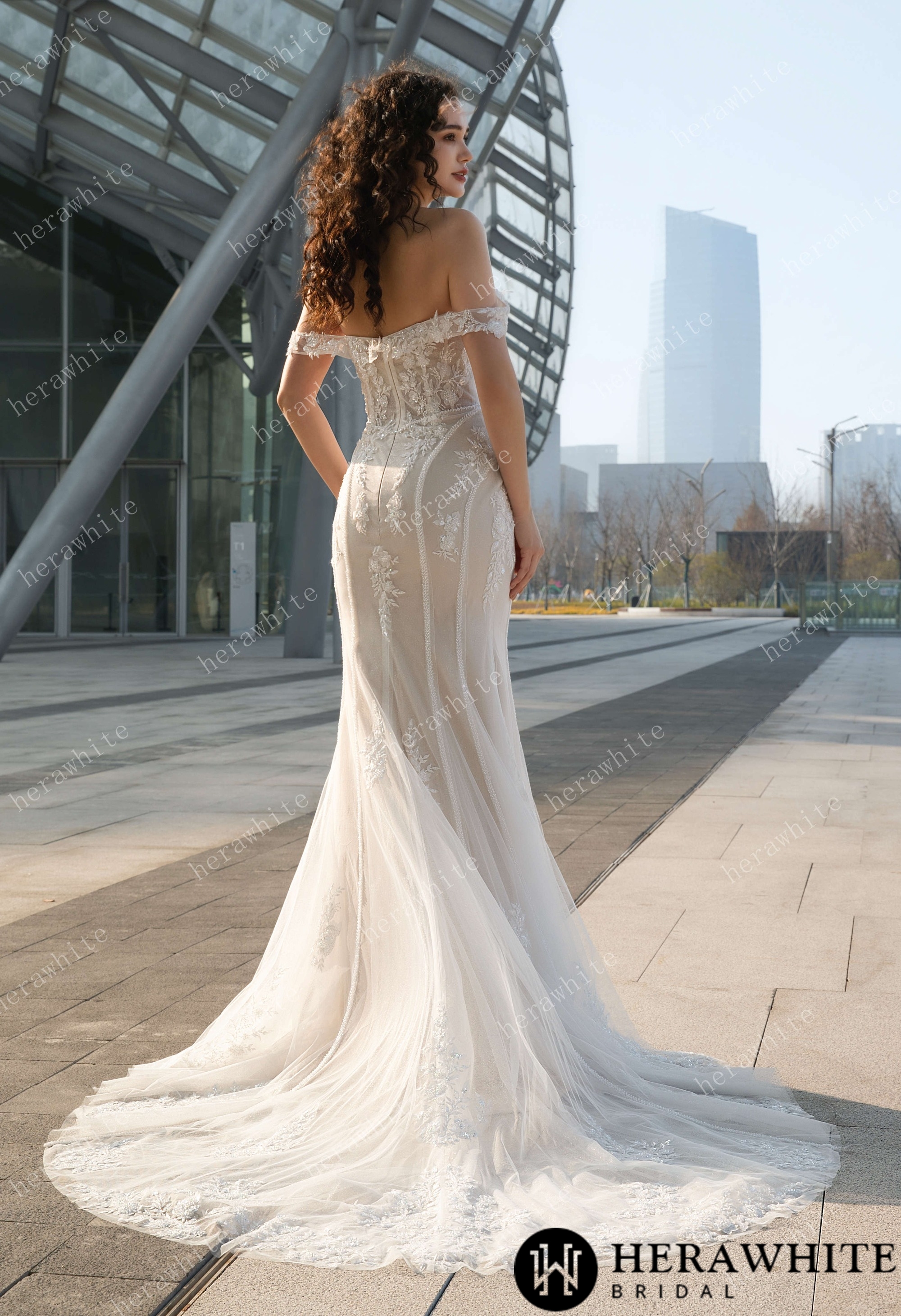 Enchanting Off-the-Shoulder Wedding Dress with Detachable Train – Lace Embroidery & Elegance Redefined