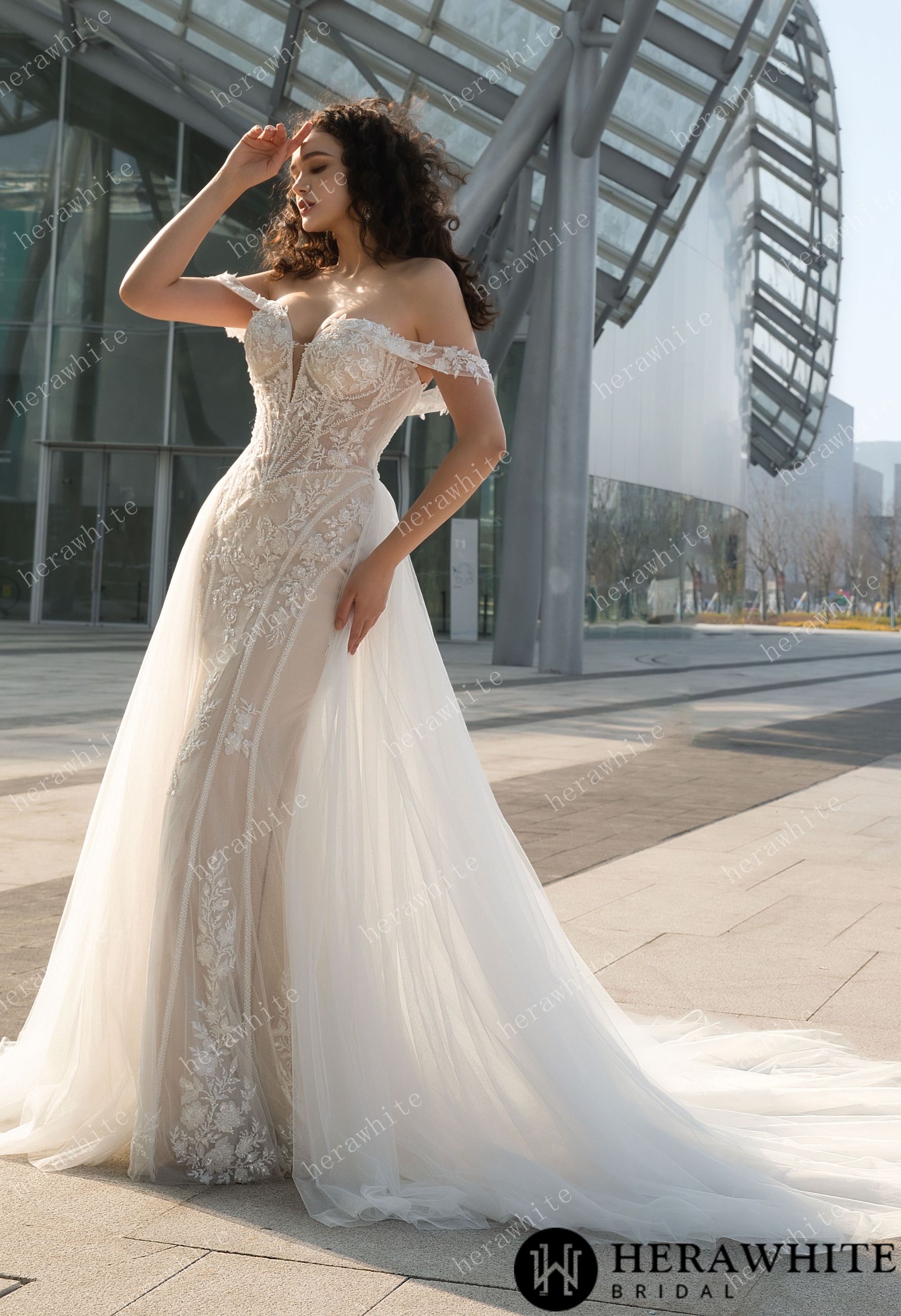 Enchanting Off-the-Shoulder Wedding Dress with Detachable Train – Lace Embroidery & Elegance Redefined