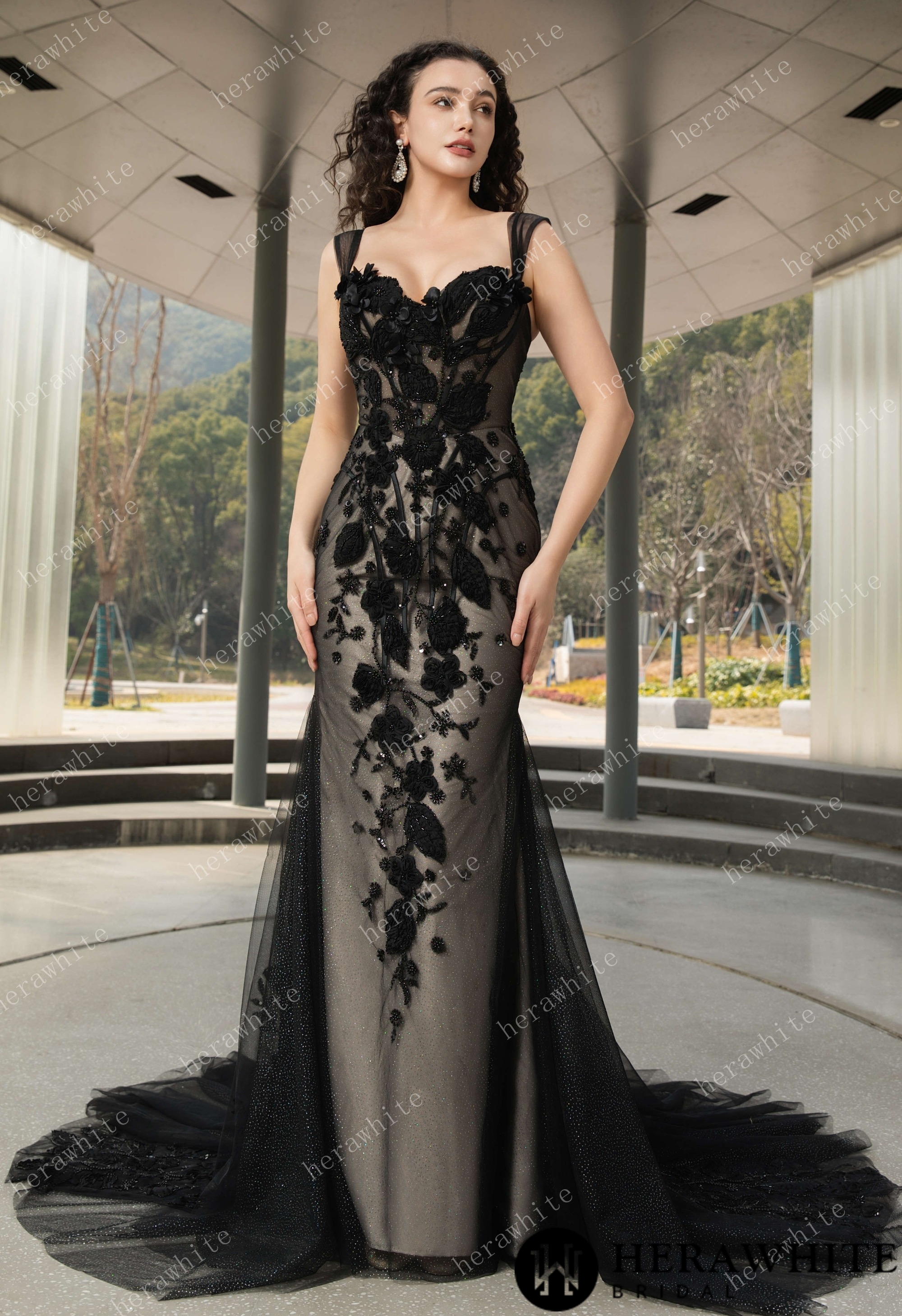 Chic Black Fit and Flare Gown with Sweetheart Neckline