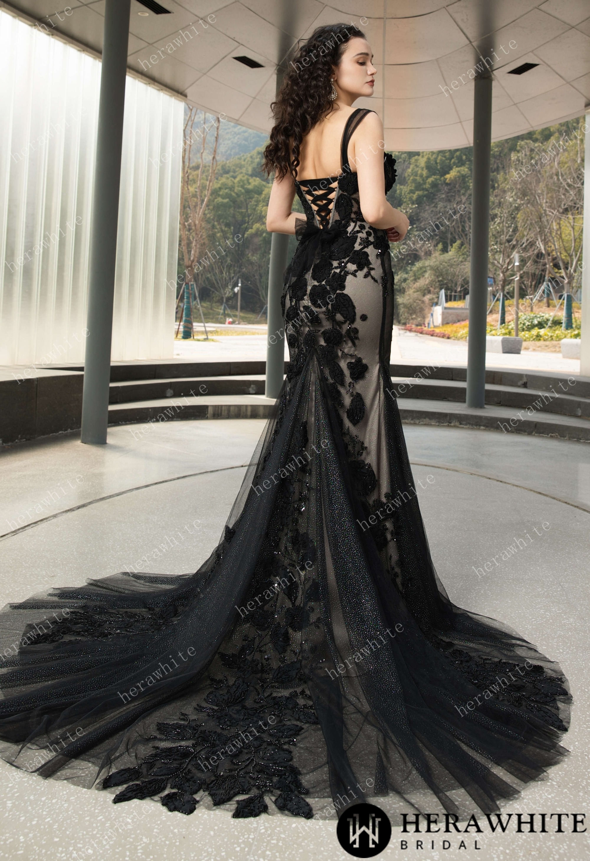 Chic Black Fit and Flare Gown with Sweetheart Neckline