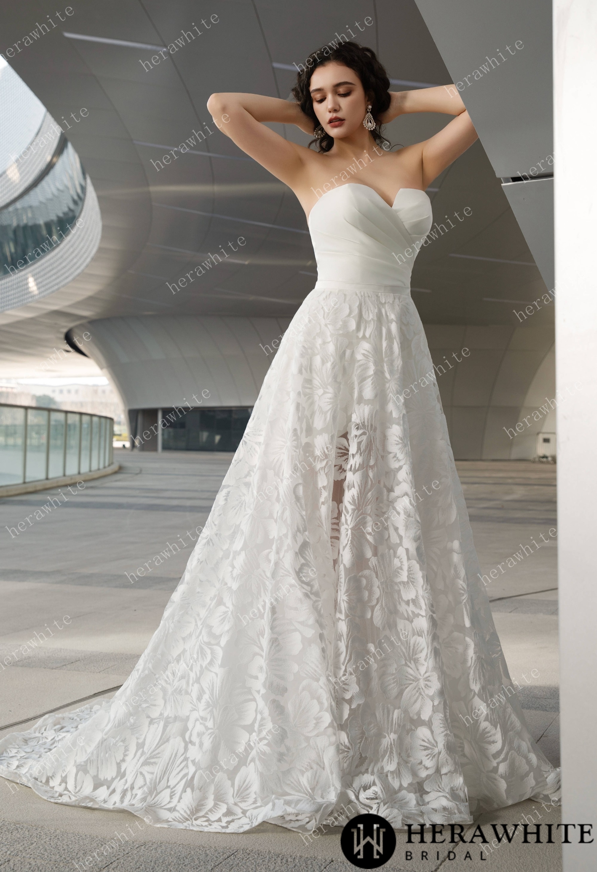 Convertible Two-Piece Wedding Dress: Detachable Overskirt with Sweetheart Short Skirts