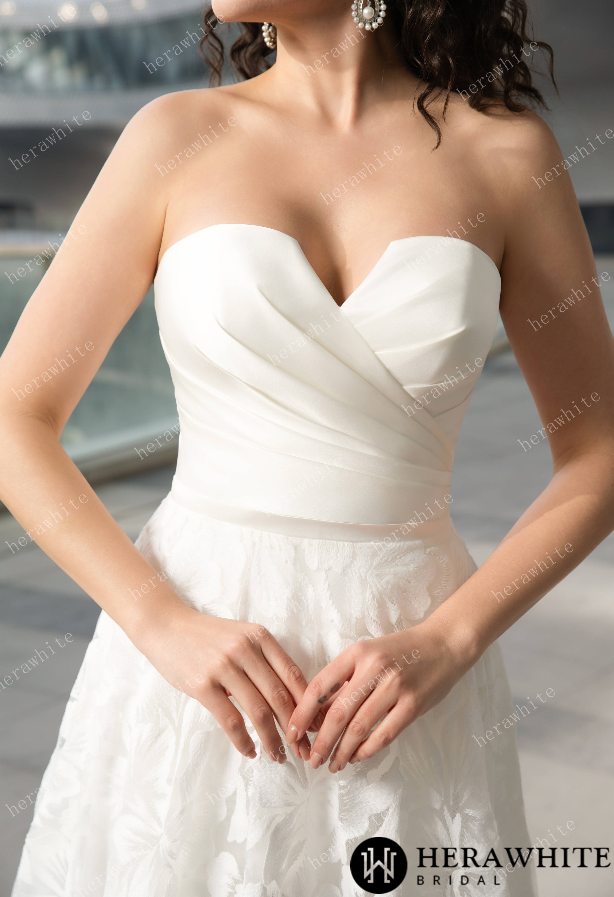 Convertible Two-Piece Wedding Dress: Detachable Overskirt with Sweetheart Short Skirts