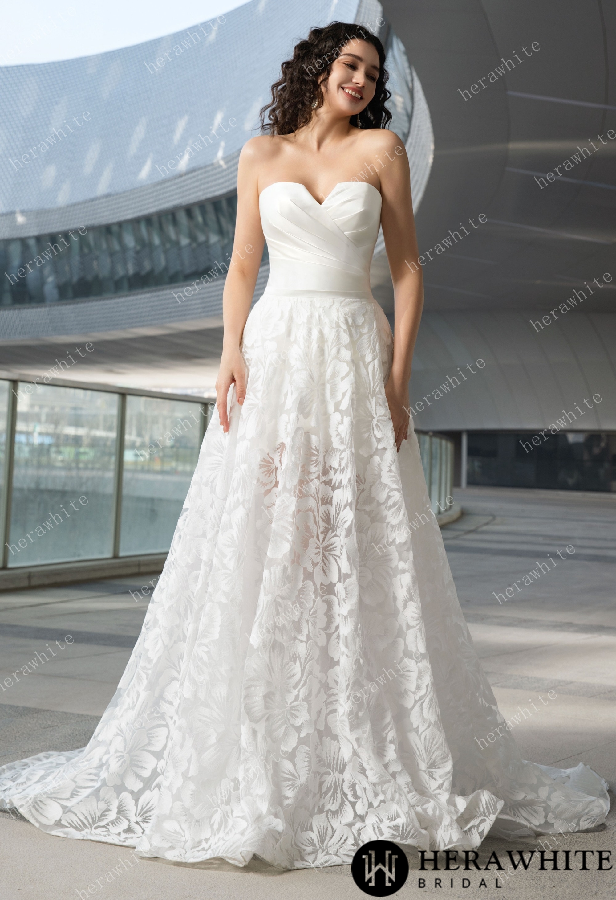 Convertible Two-Piece Wedding Dress: Detachable Overskirt with Sweetheart Short Skirts