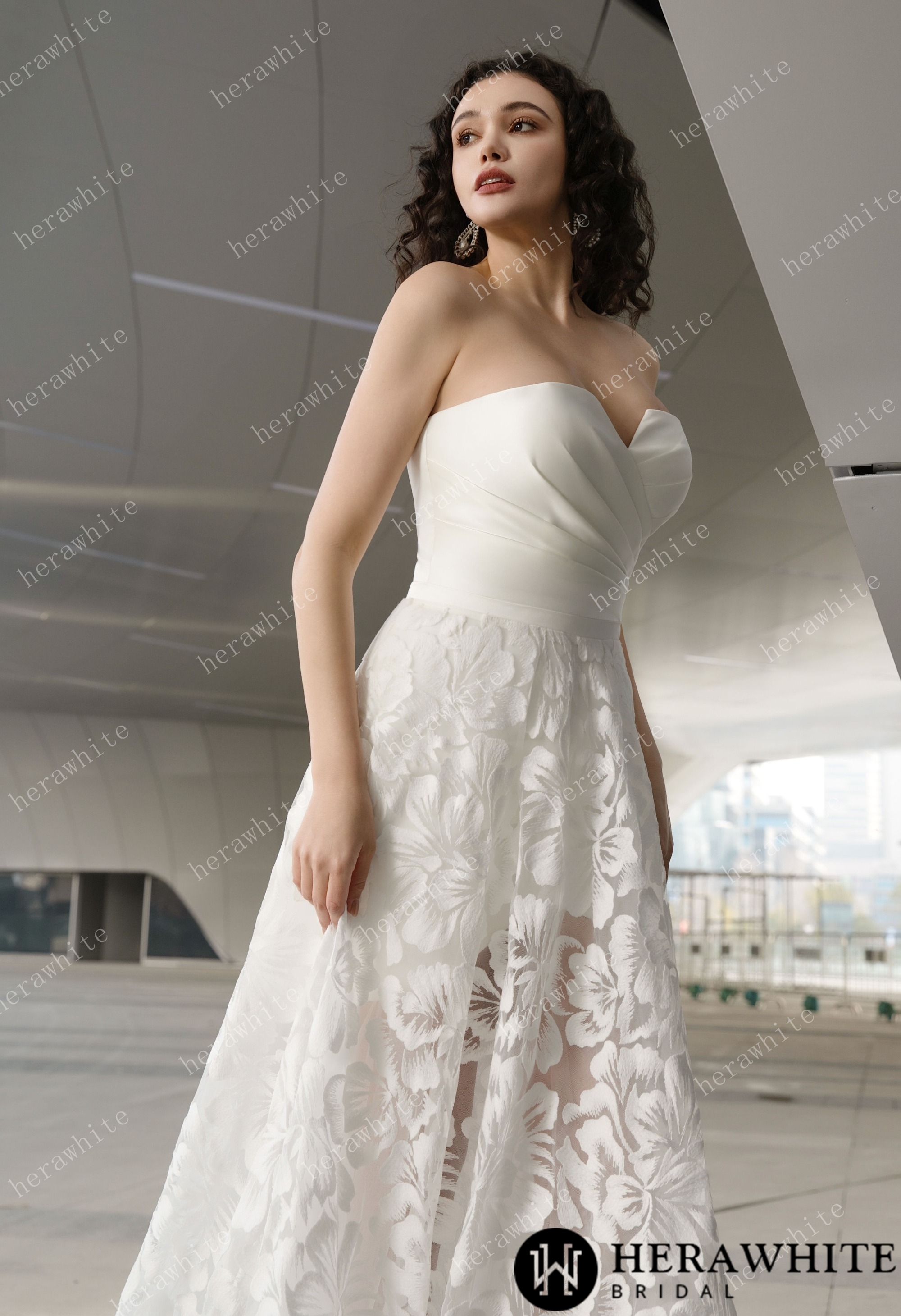 Convertible Two-Piece Wedding Dress: Detachable Overskirt with Sweetheart Short Skirts