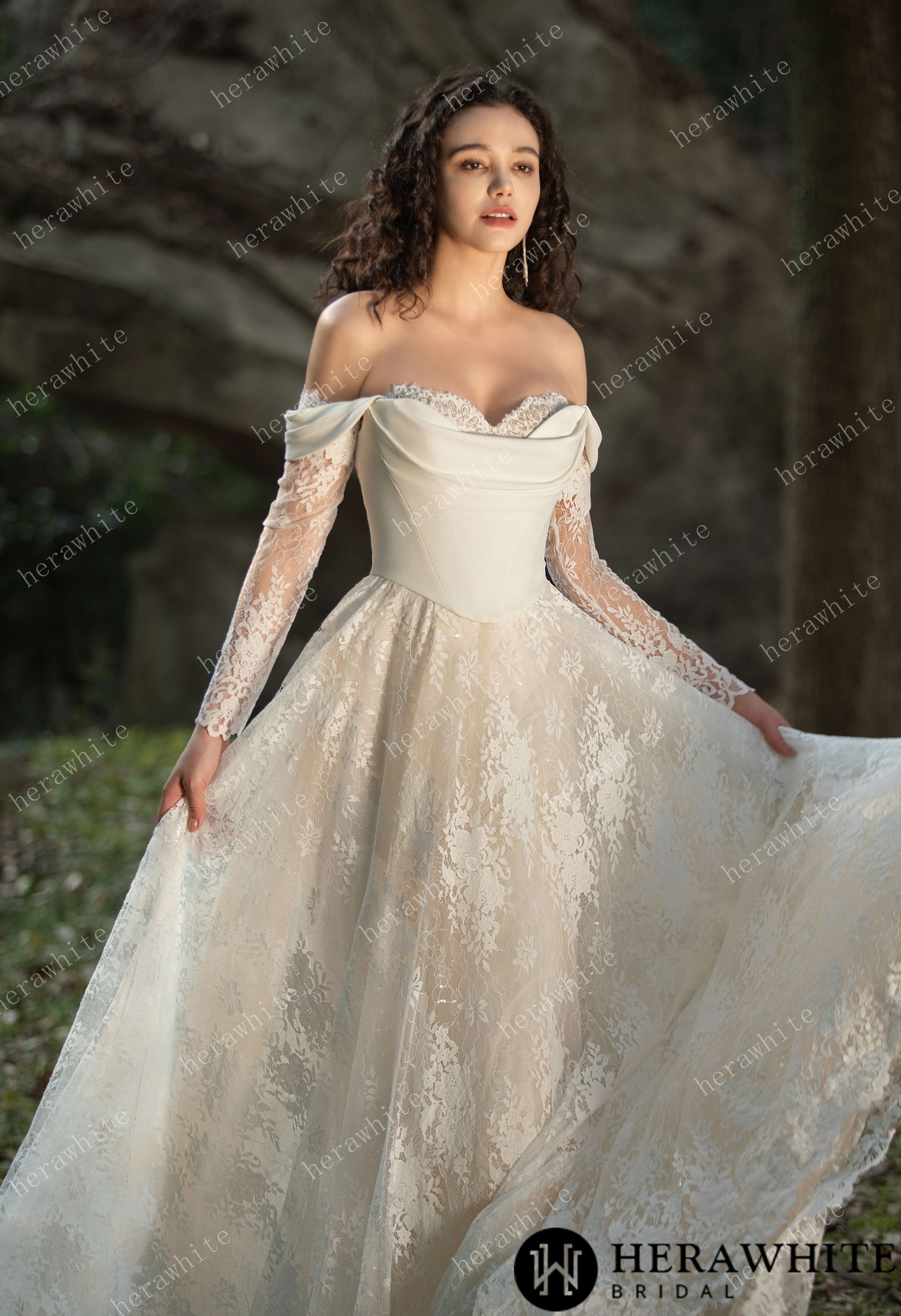 Chantilly Lace Sweetheart Wedding Gown with Long Sleeves and Detachable Jacket
