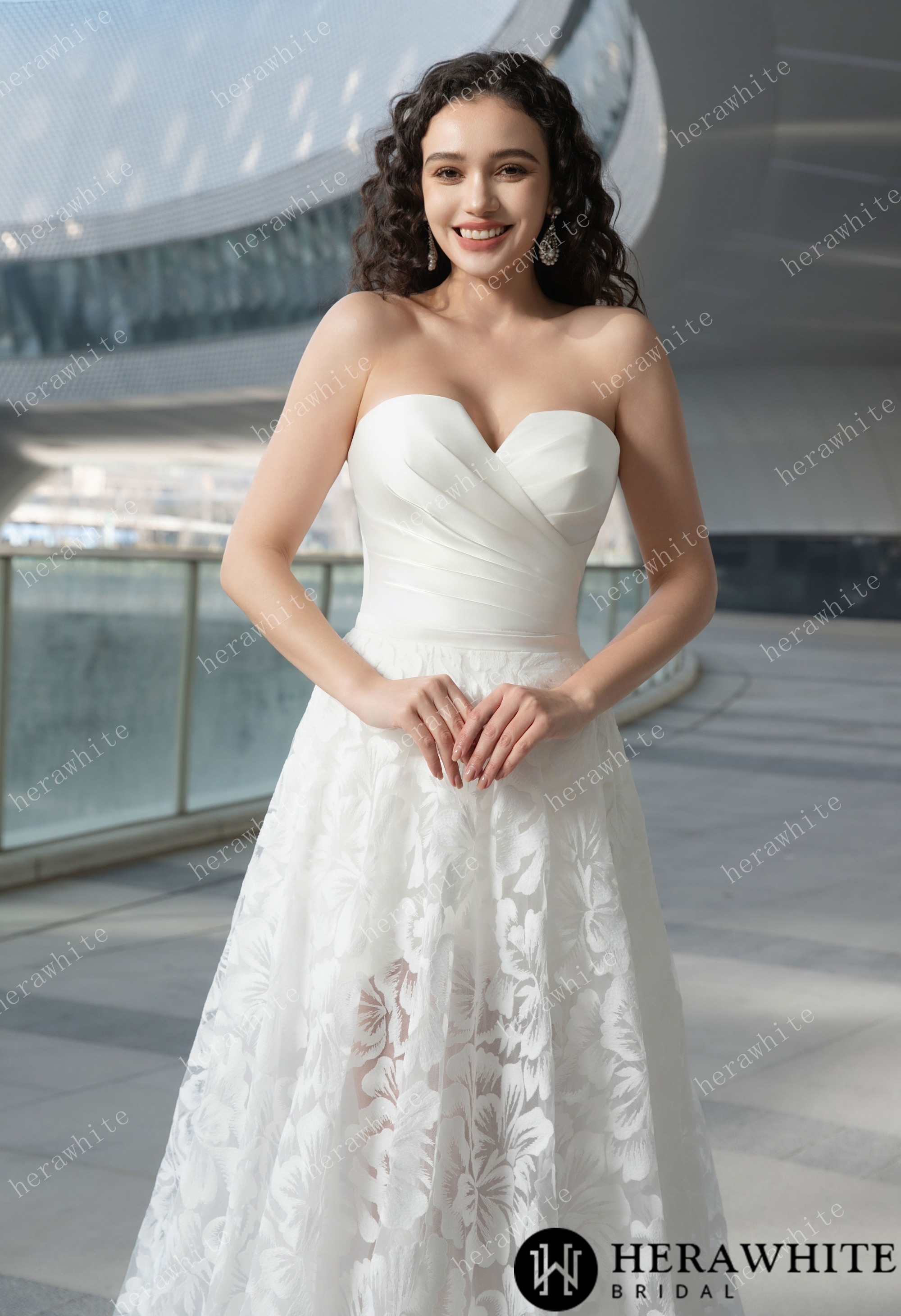 Convertible Two-Piece Wedding Dress: Detachable Overskirt with Sweetheart Short Skirts