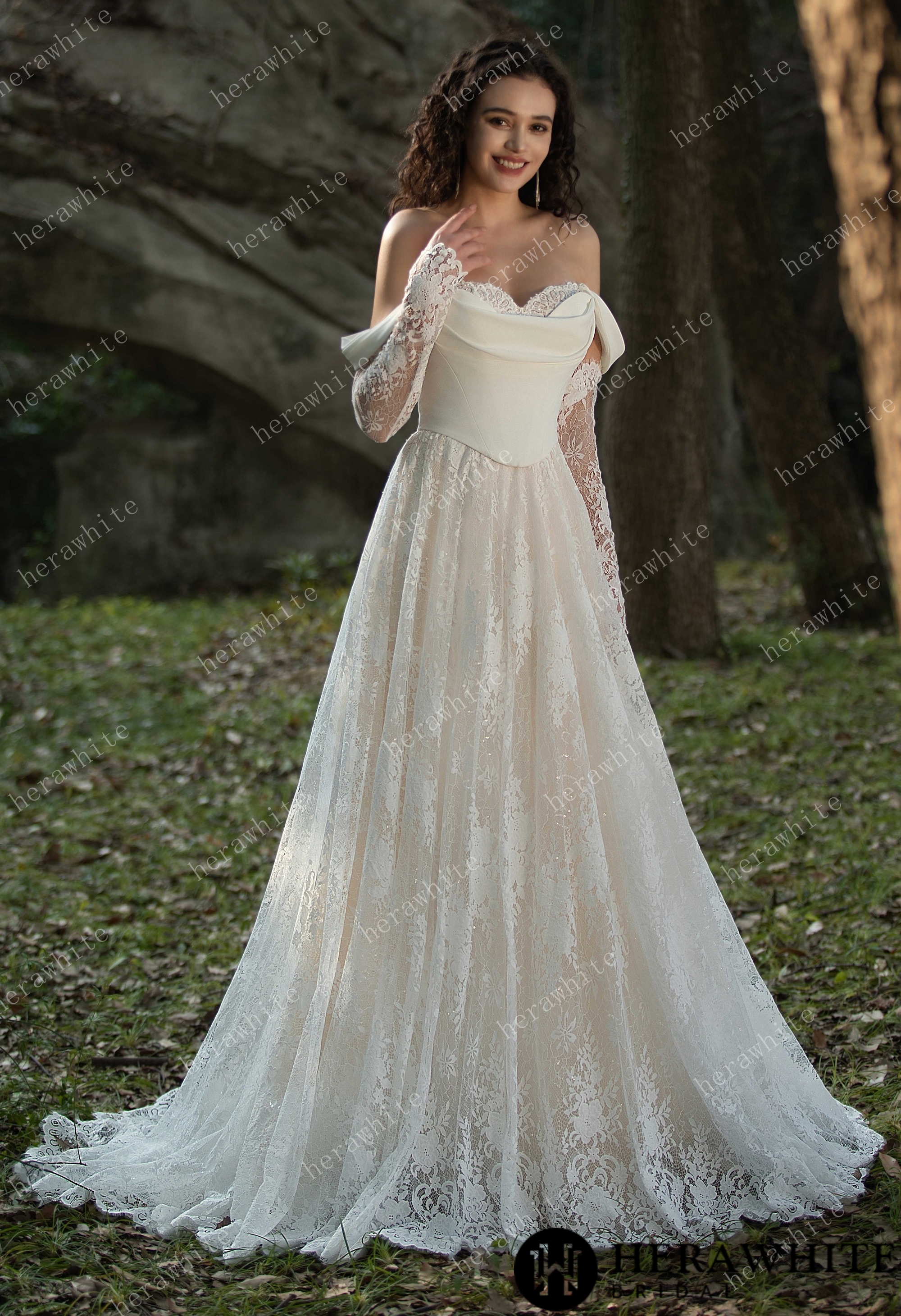 In Stock/ Chantilly Lace Sweetheart Wedding Gown with Long Sleeves and Detachable Jacket