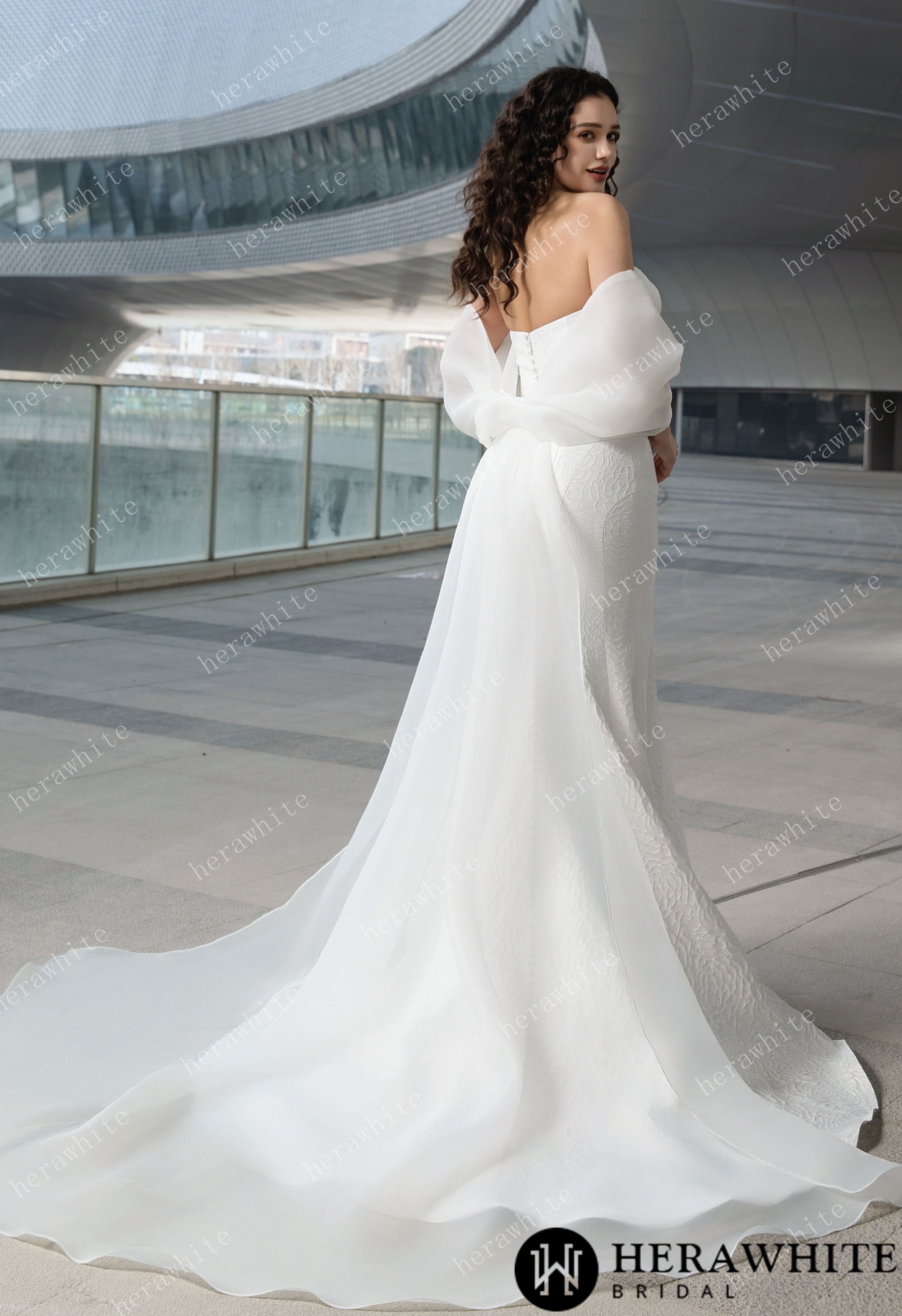 In Stock/ Exquisite Mermaid Wedding Gown With Chic Detachable Bow