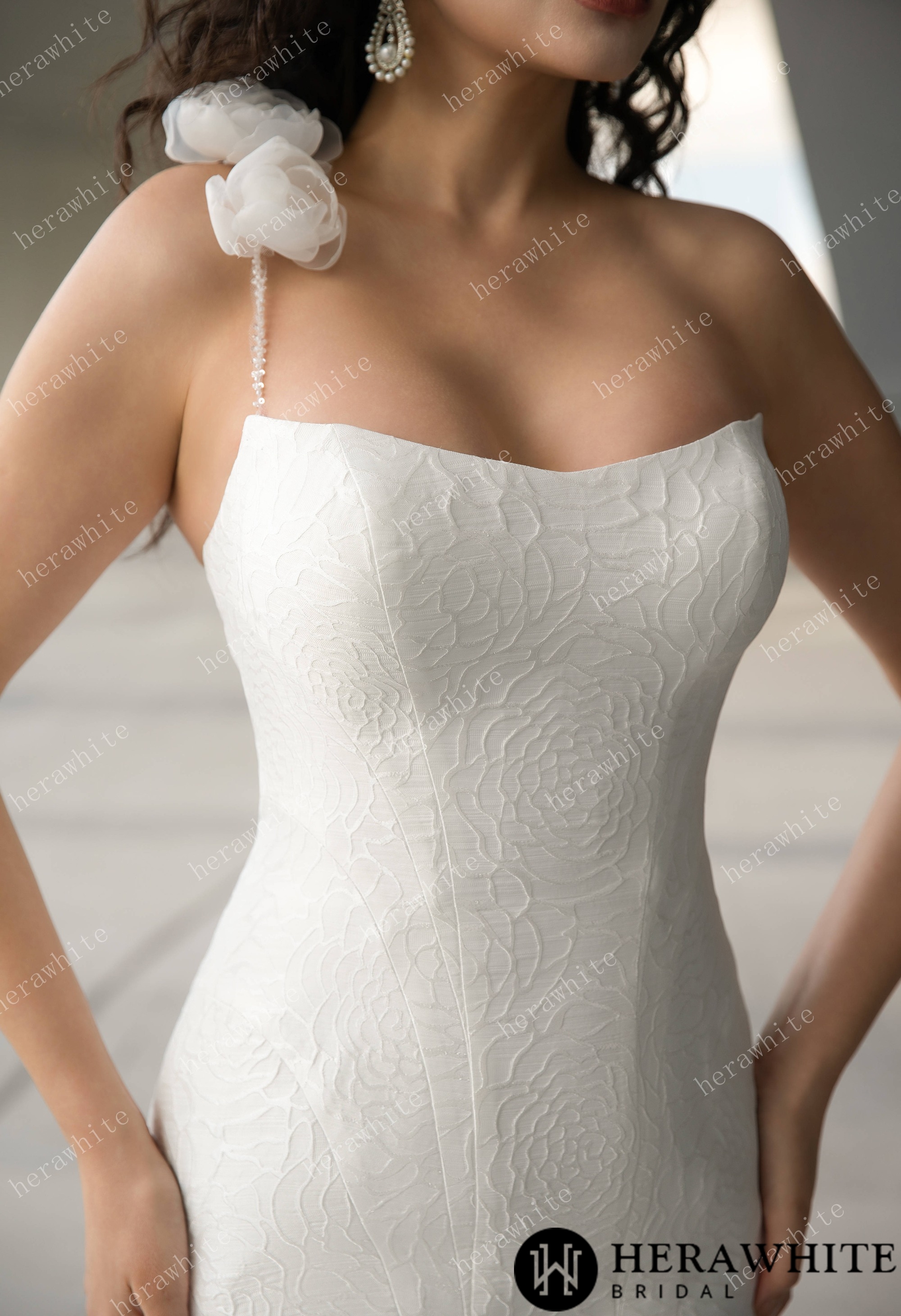In Stock/ Exquisite Mermaid Wedding Gown With Chic Detachable Bow