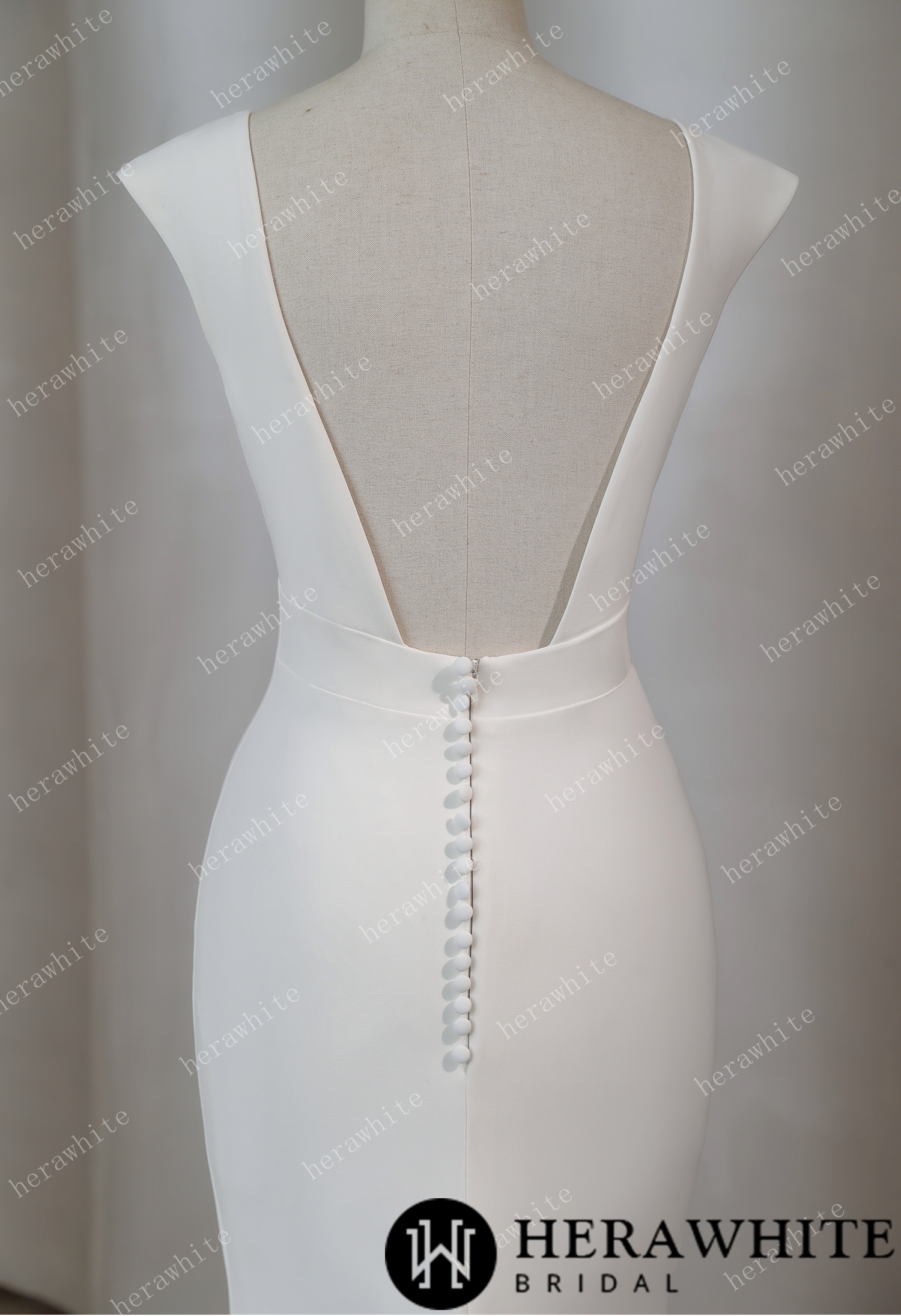 In Stock/ Modern V-neck Fit-and-Flare Wedding Dress