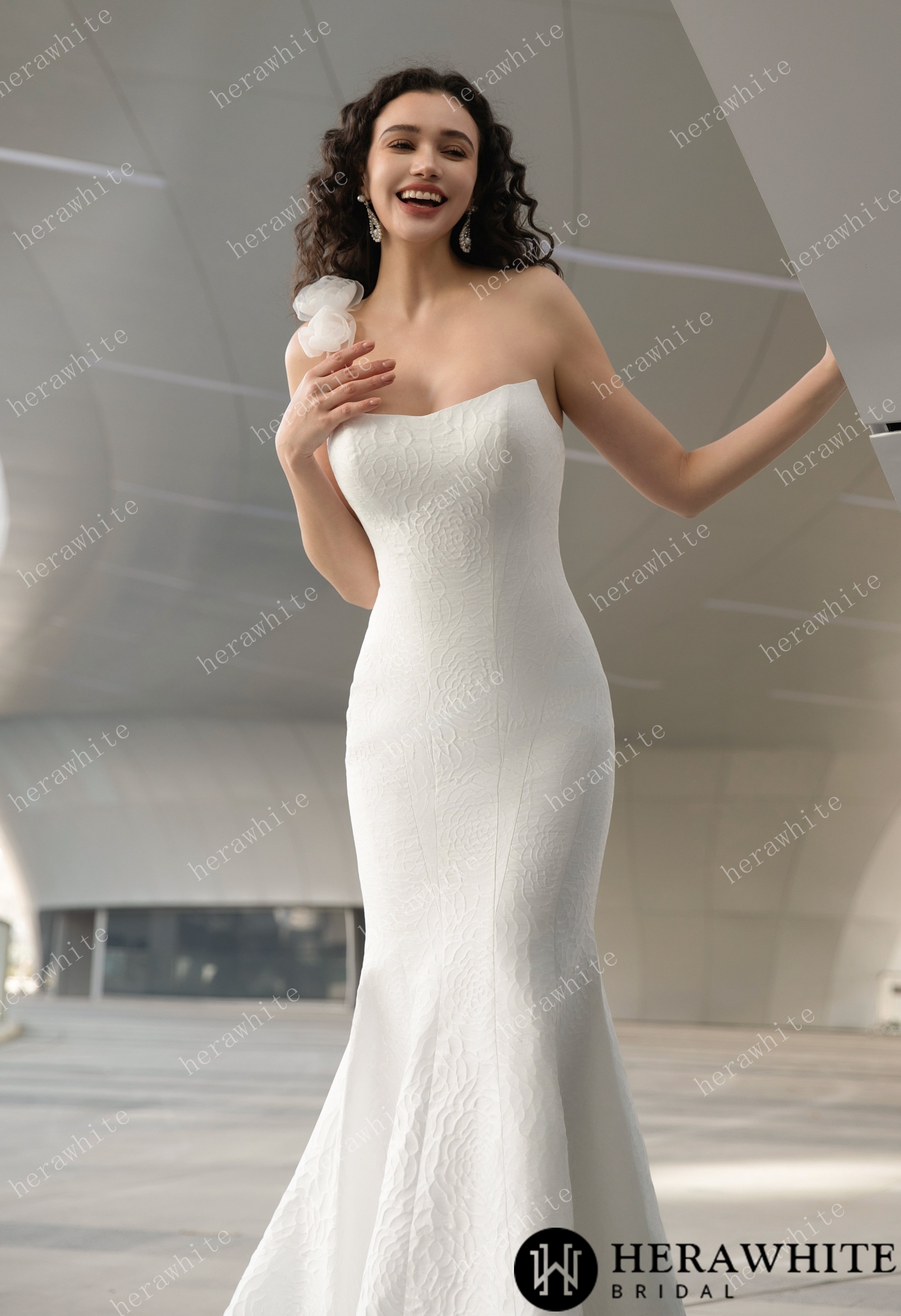 In Stock/ Exquisite Mermaid Wedding Gown With Chic Detachable Bow