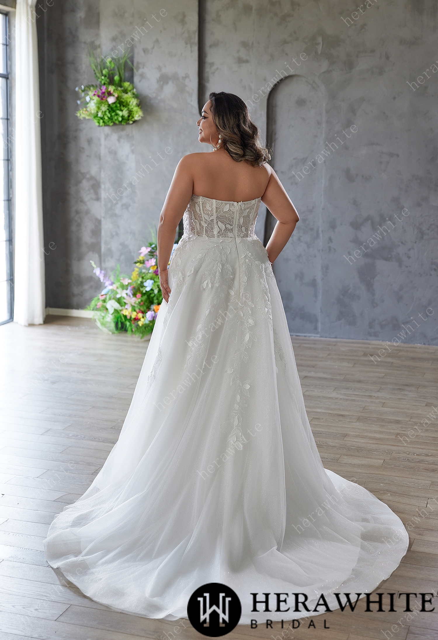 Romance in Bloom – Sweetheart Tulle Dress with 3D Appliqué